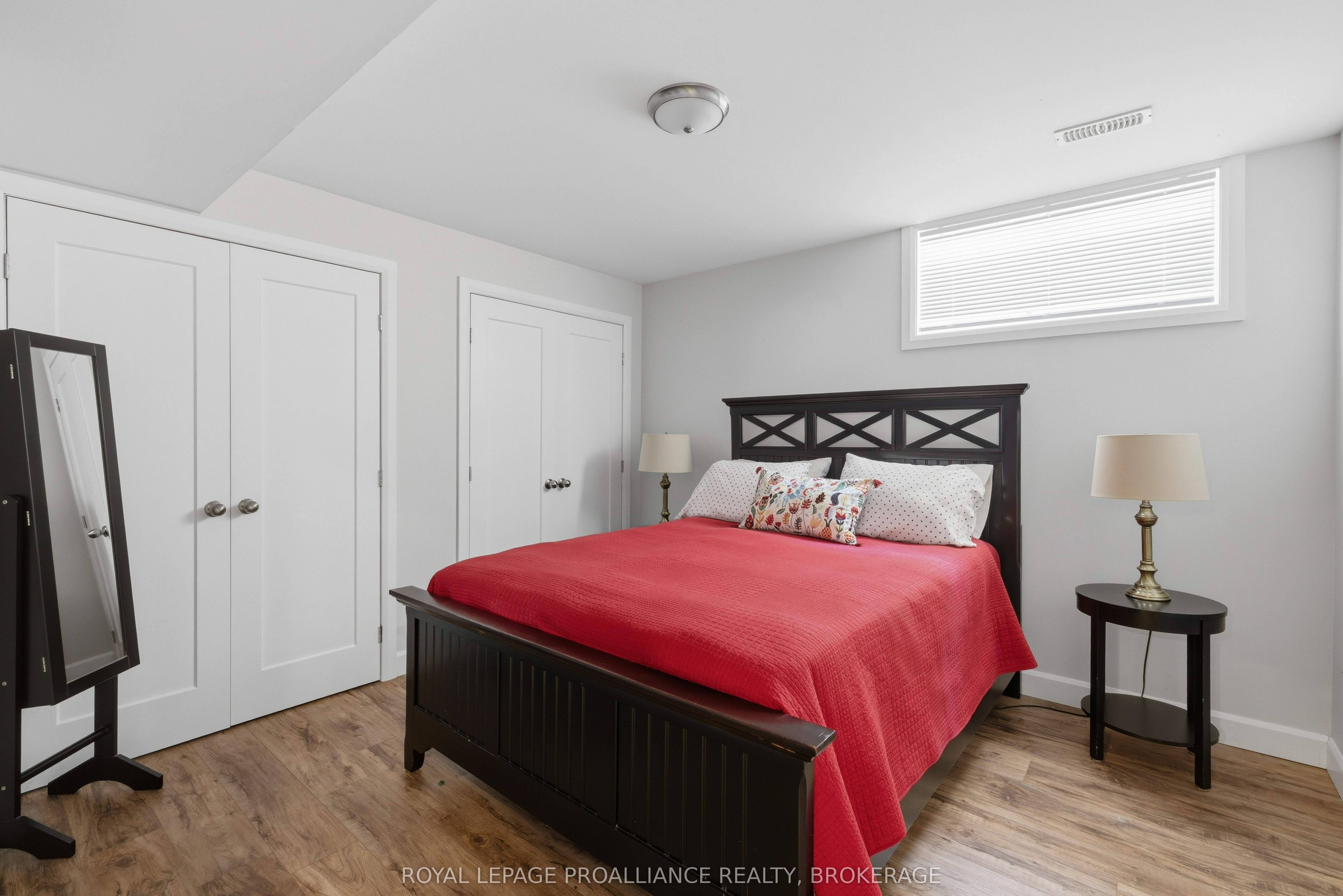 1094 Crossfield Avenue Property Photo 28