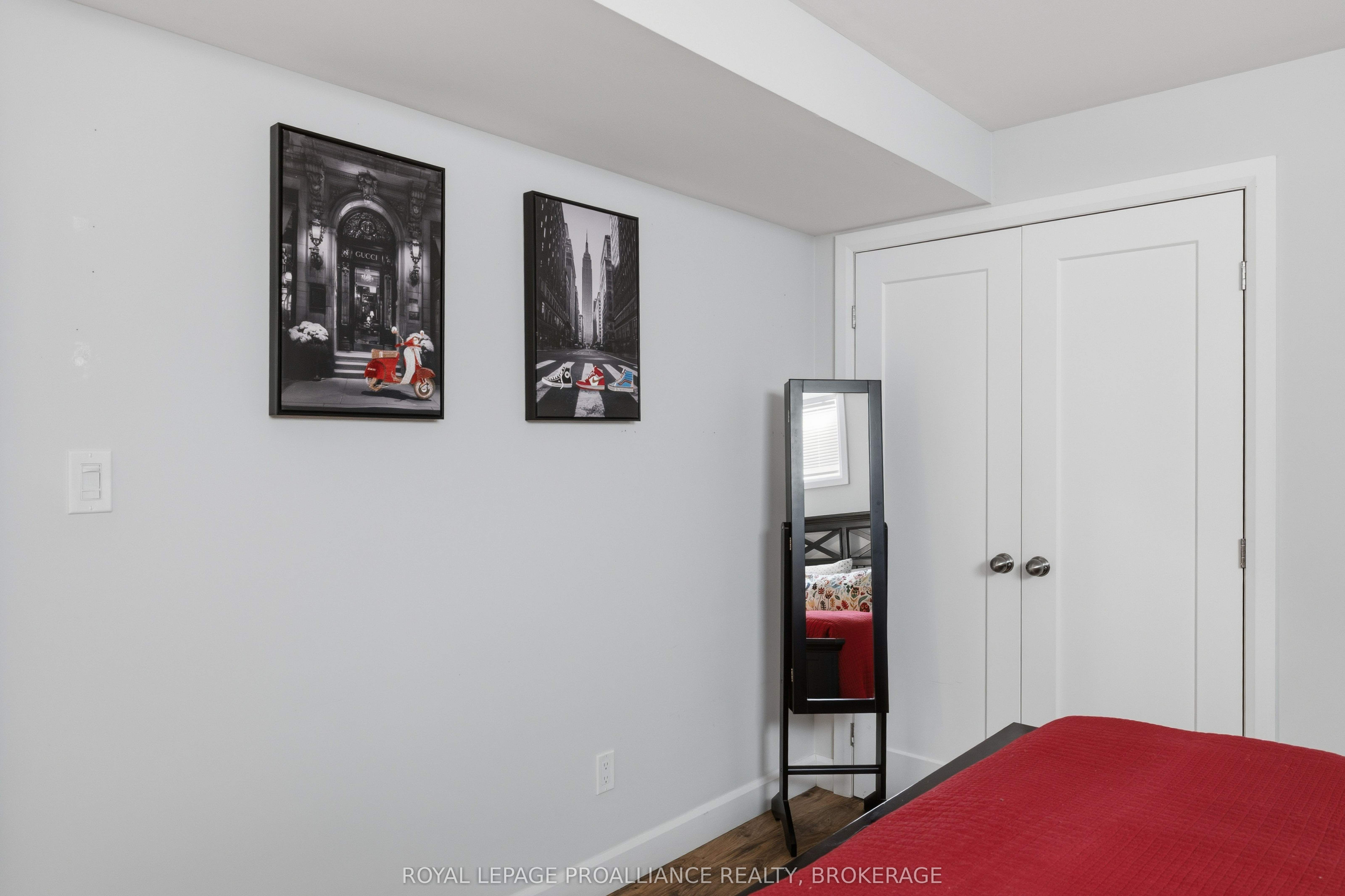 1094 Crossfield Avenue Property Photo 29