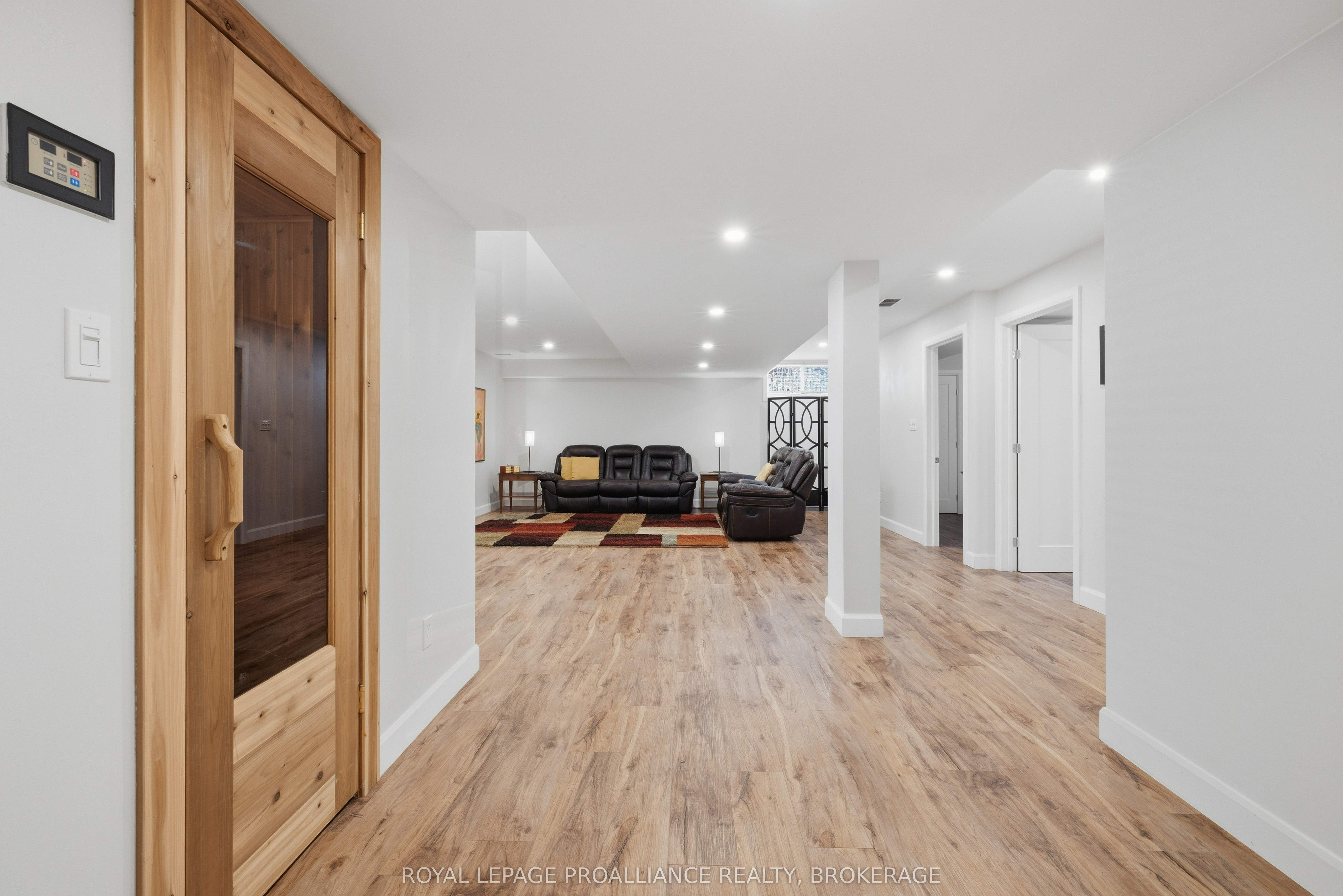 1094 Crossfield Avenue Property Photo 32