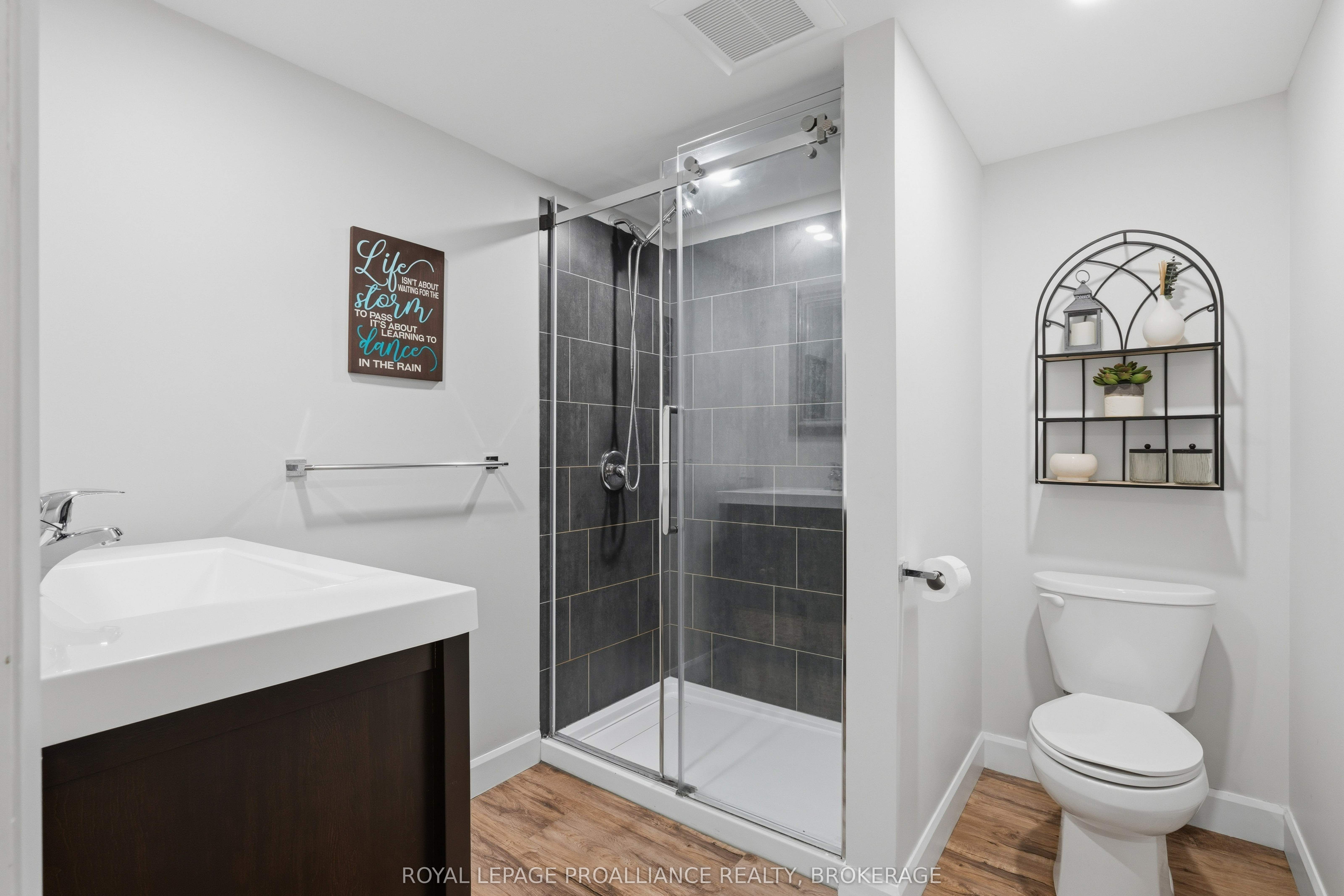 1094 Crossfield Avenue Property Photo 38
