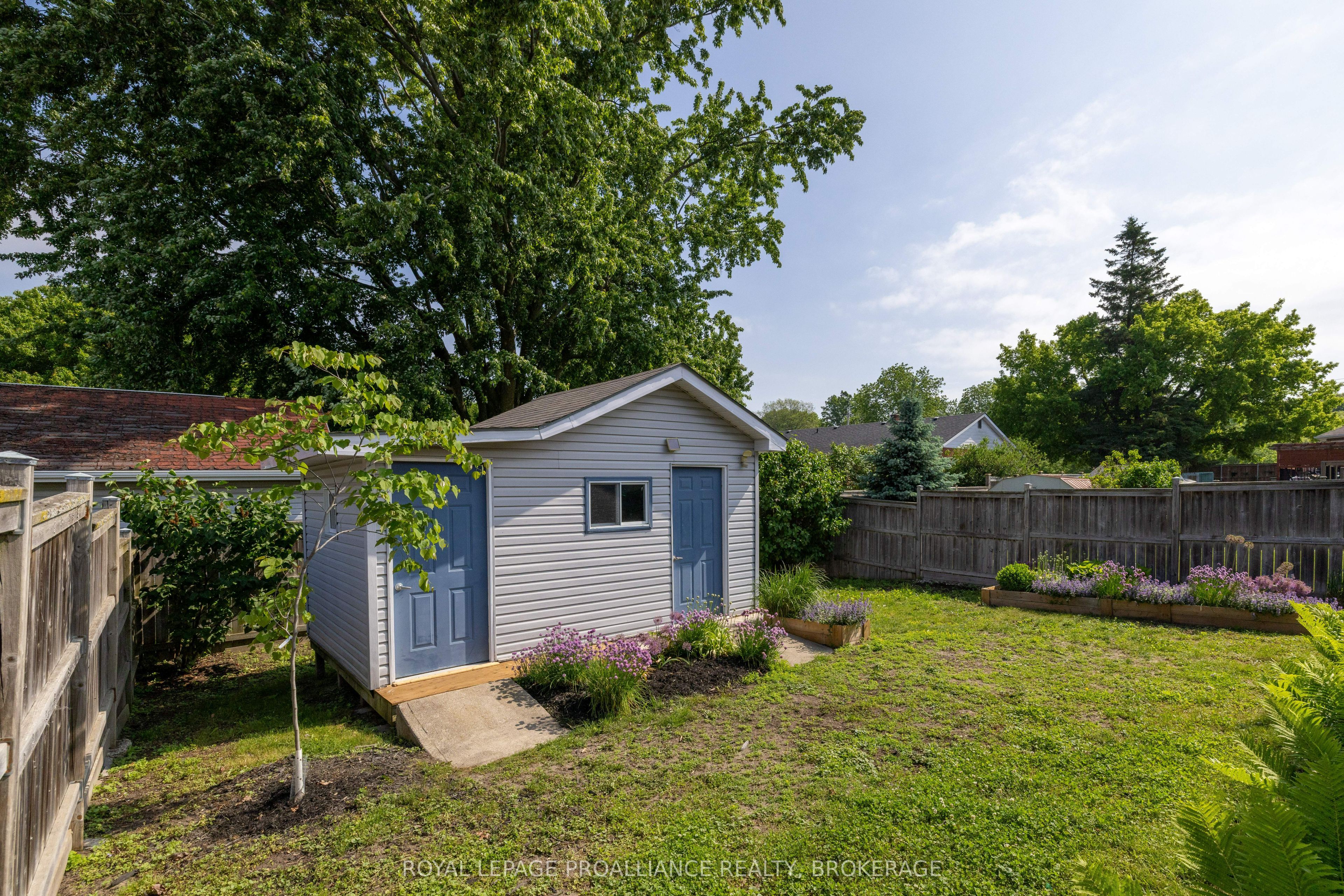 1094 Crossfield Avenue Property Photo 39