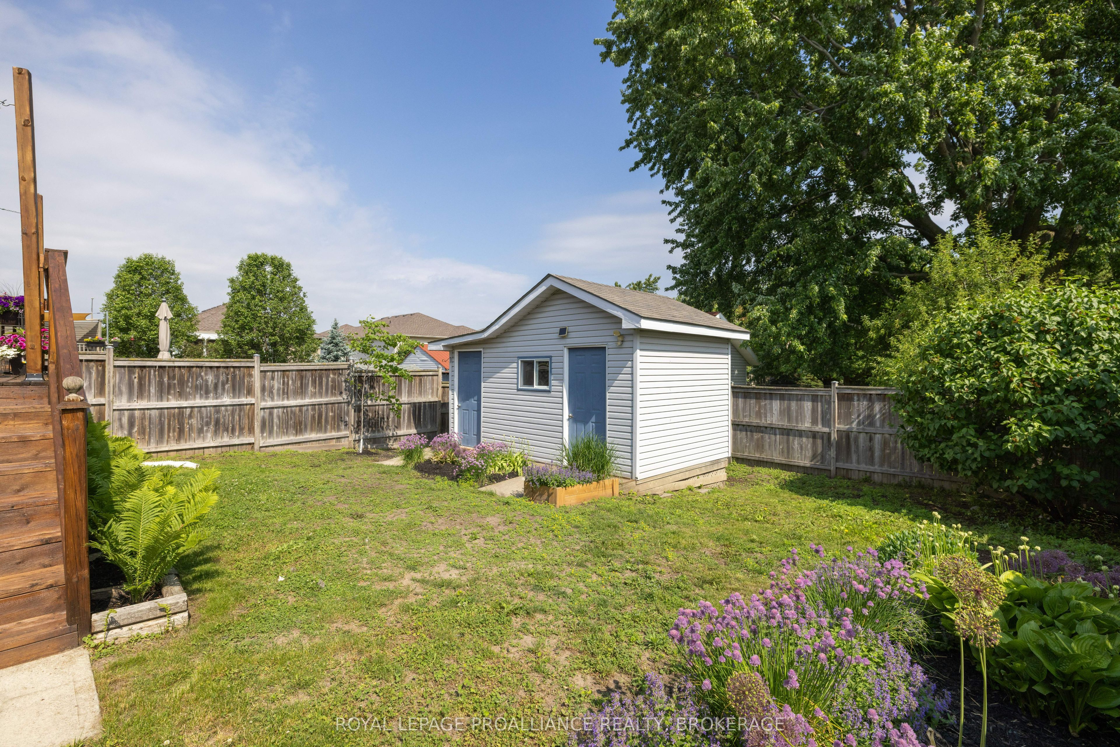 1094 Crossfield Avenue Property Photo 40