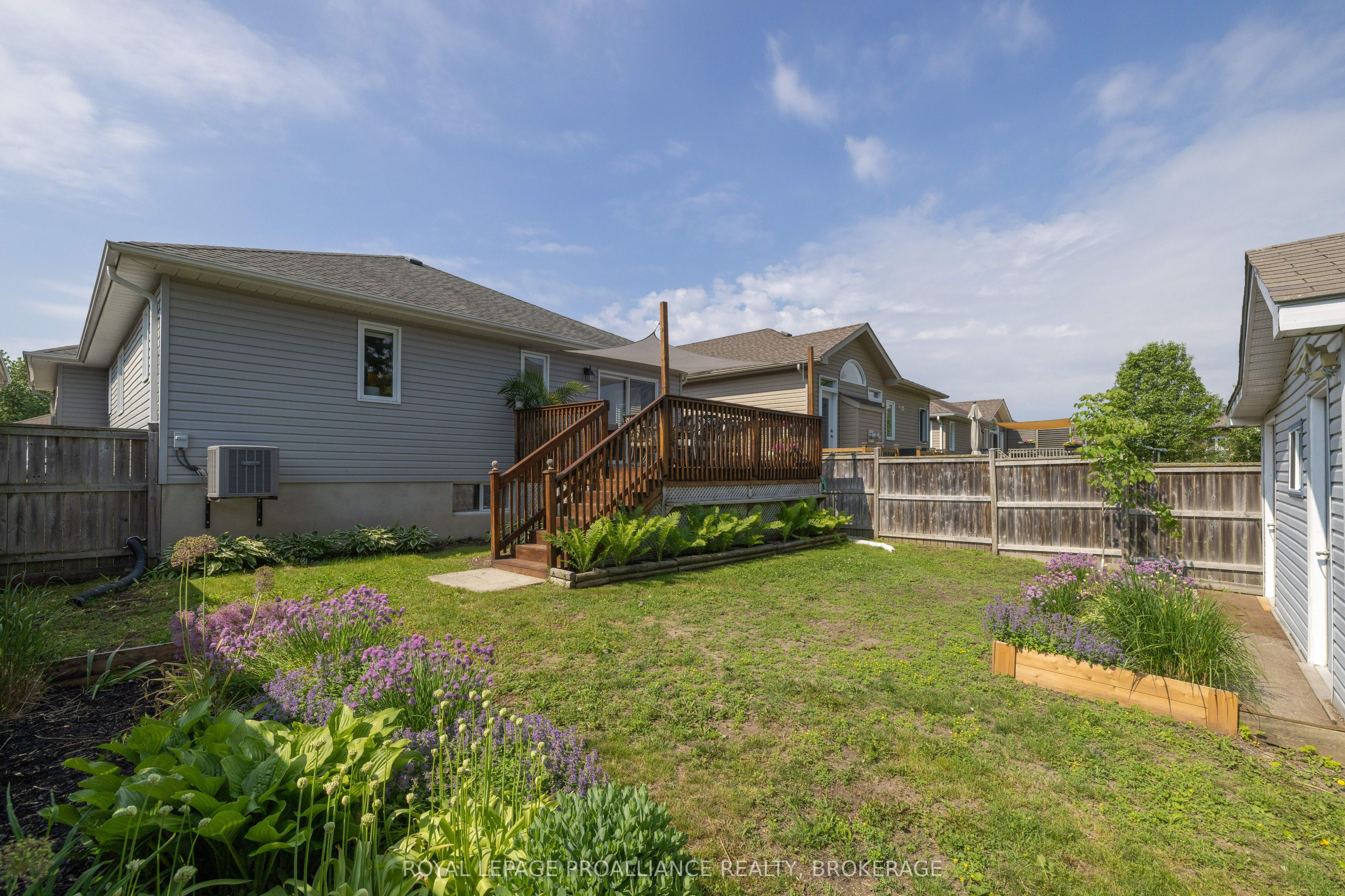 1094 Crossfield Avenue Property Photo 41
