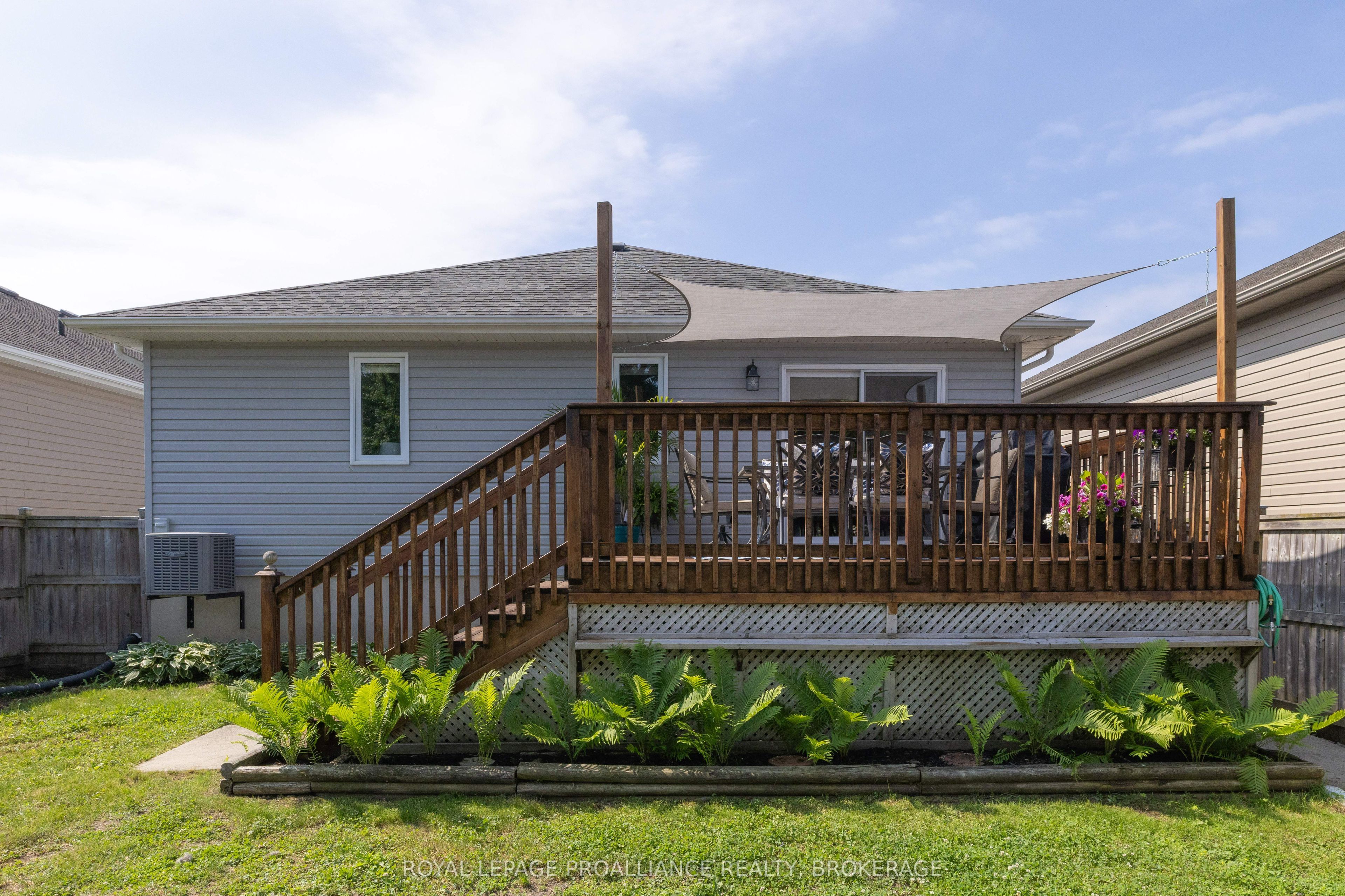 1094 Crossfield Avenue Property Photo 42