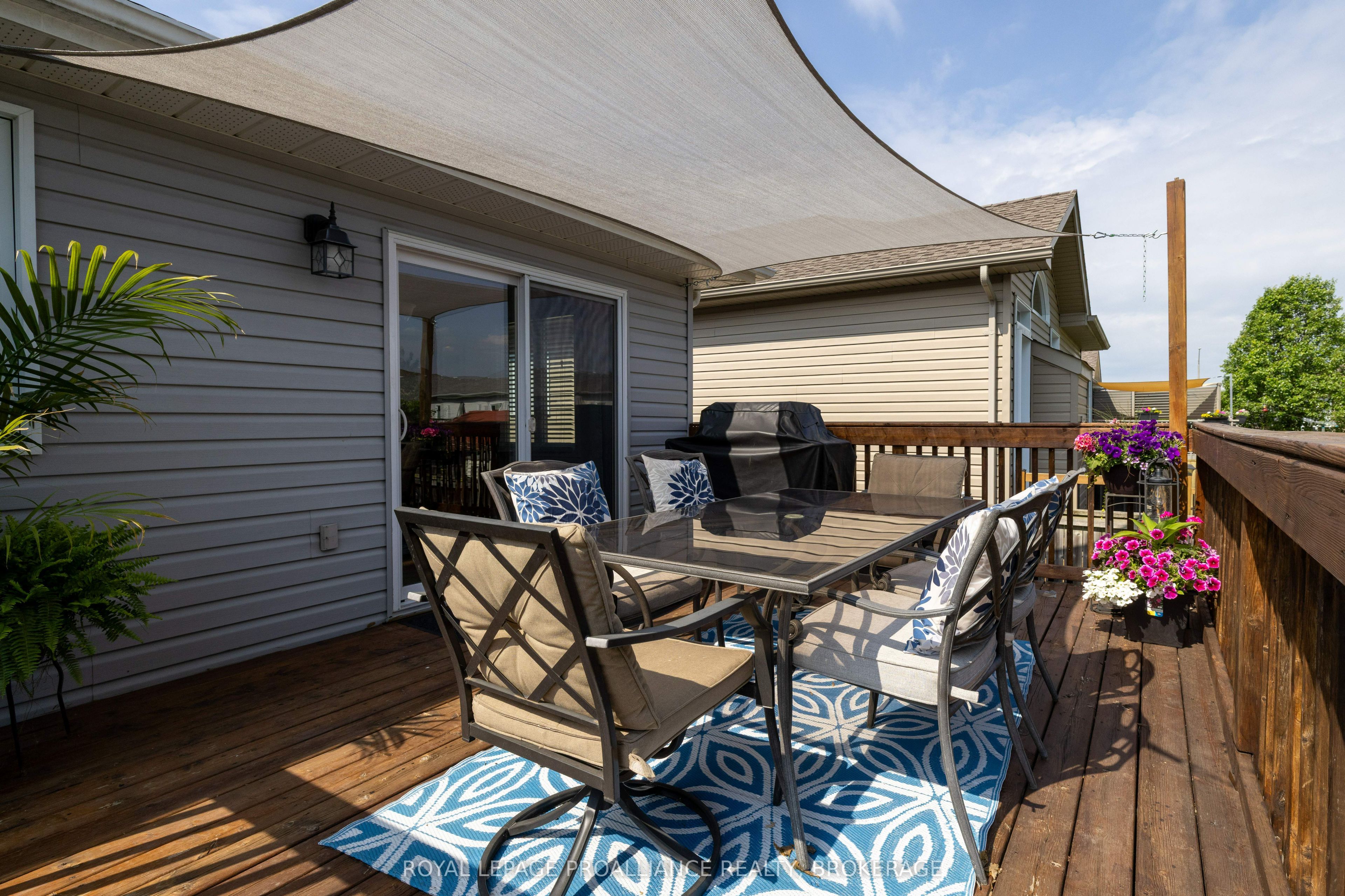 1094 Crossfield Avenue Property Photo 44