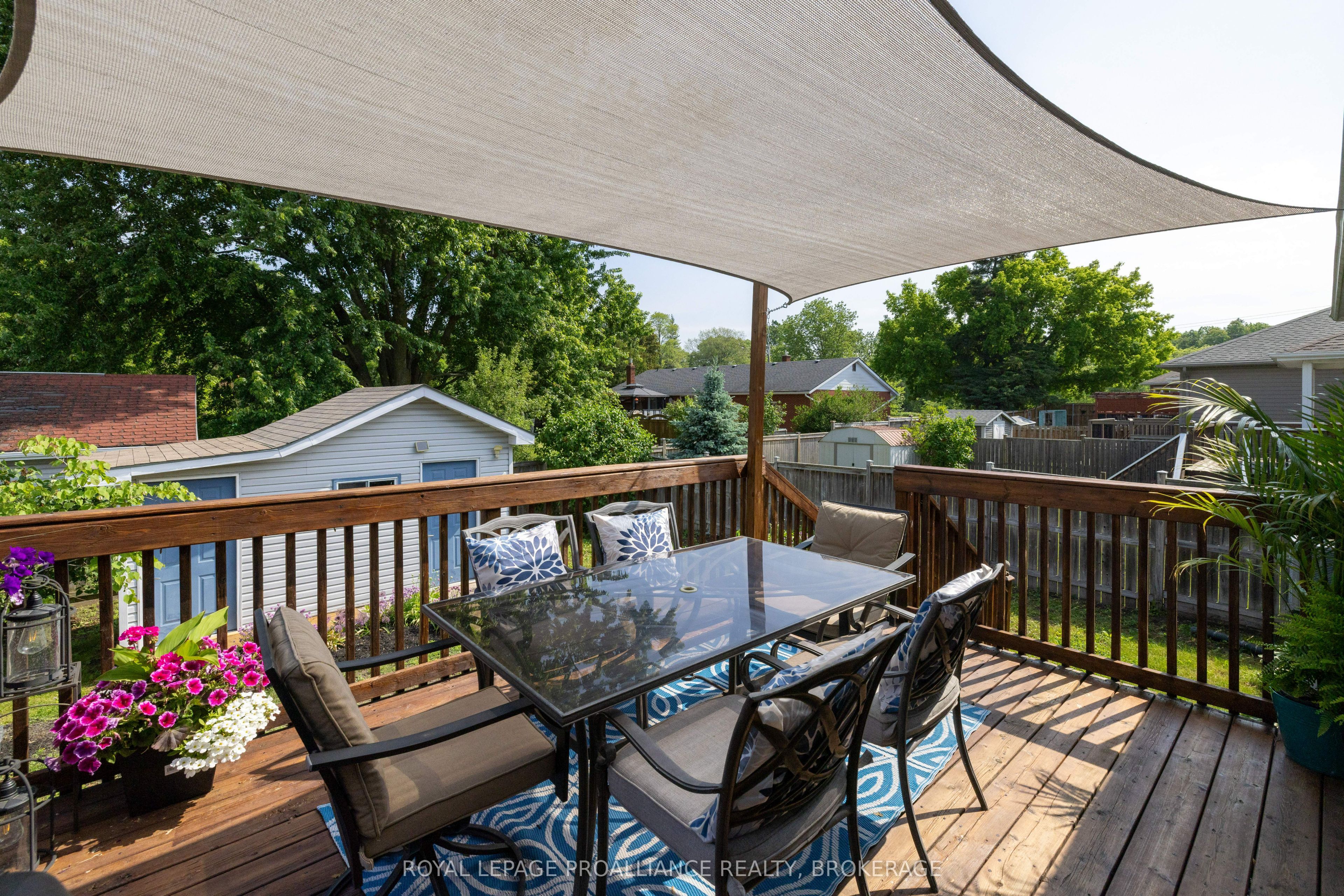 1094 Crossfield Avenue Property Photo 45