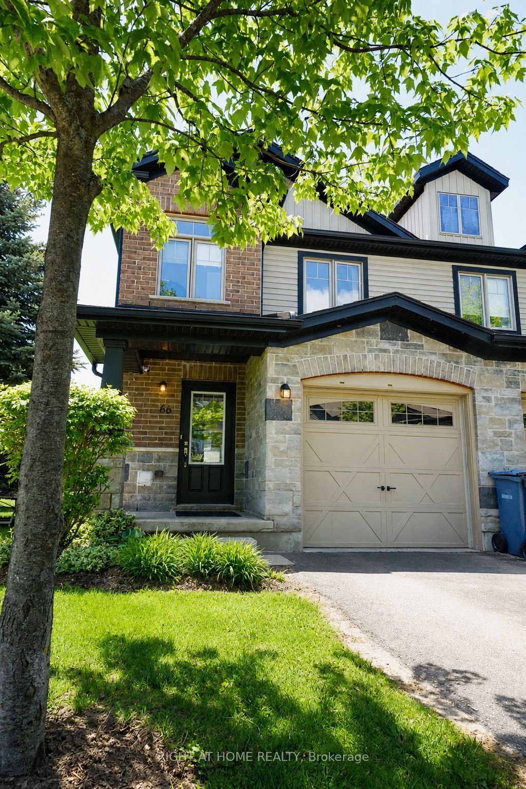 66 Arlington Crescent Property Photo 2