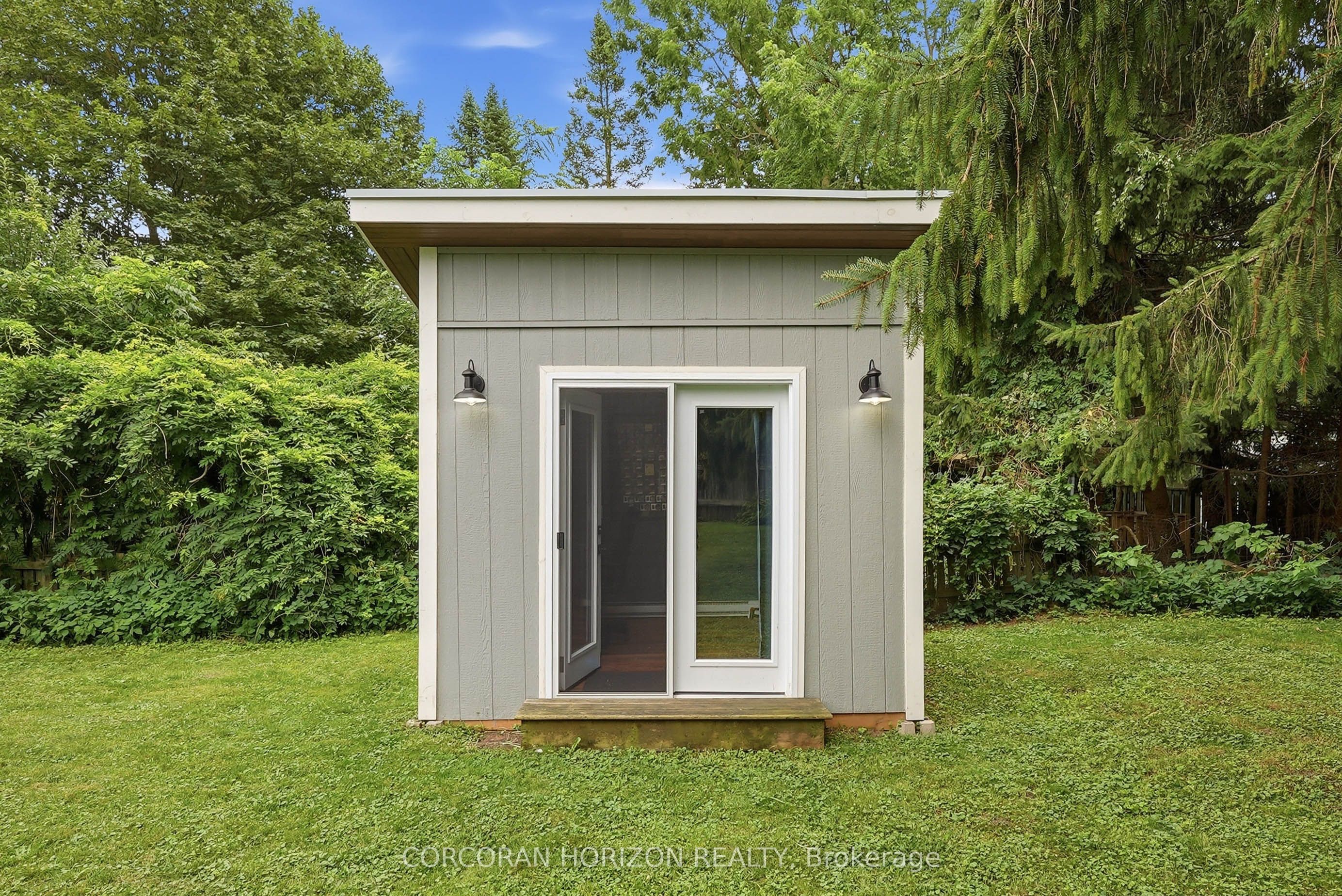 565 St David Street N Property Photo 48