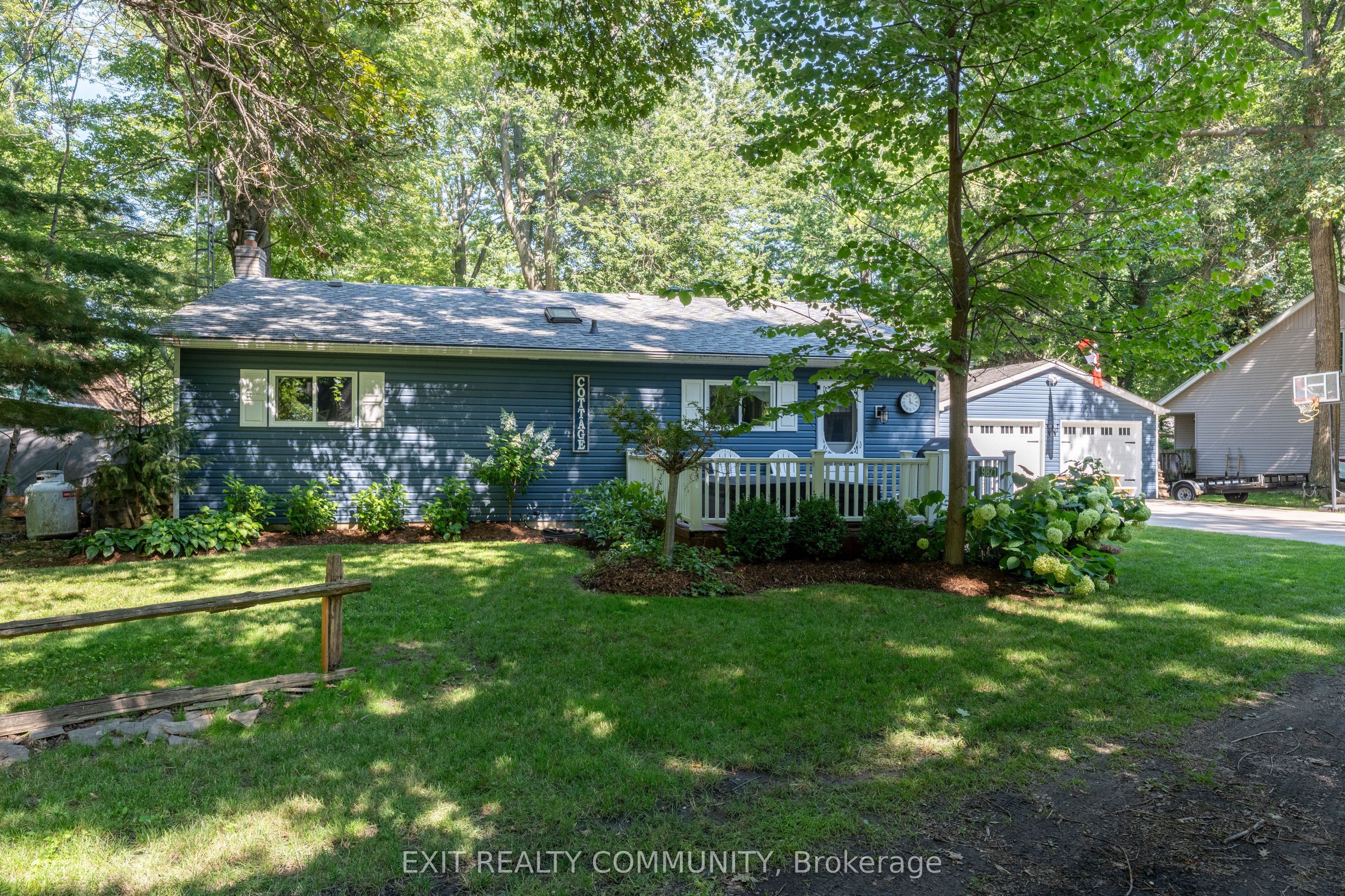 9871 Phoebe Lane N Property Photo 3