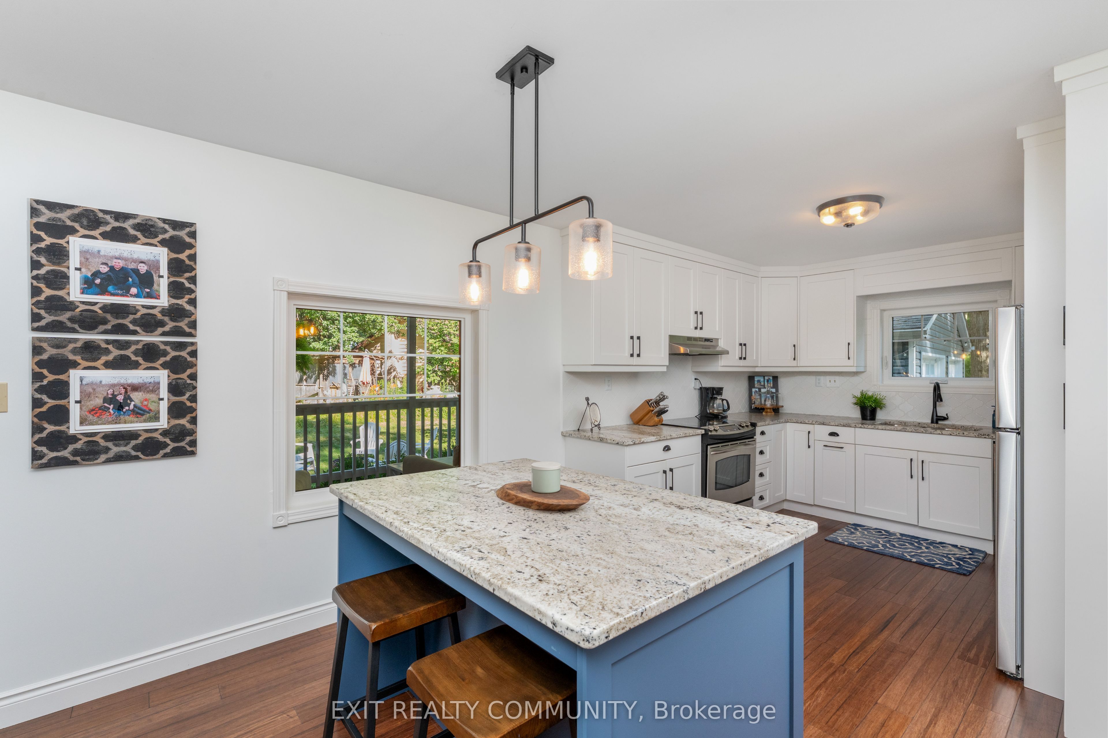 9871 Phoebe Lane N Property Photo 4