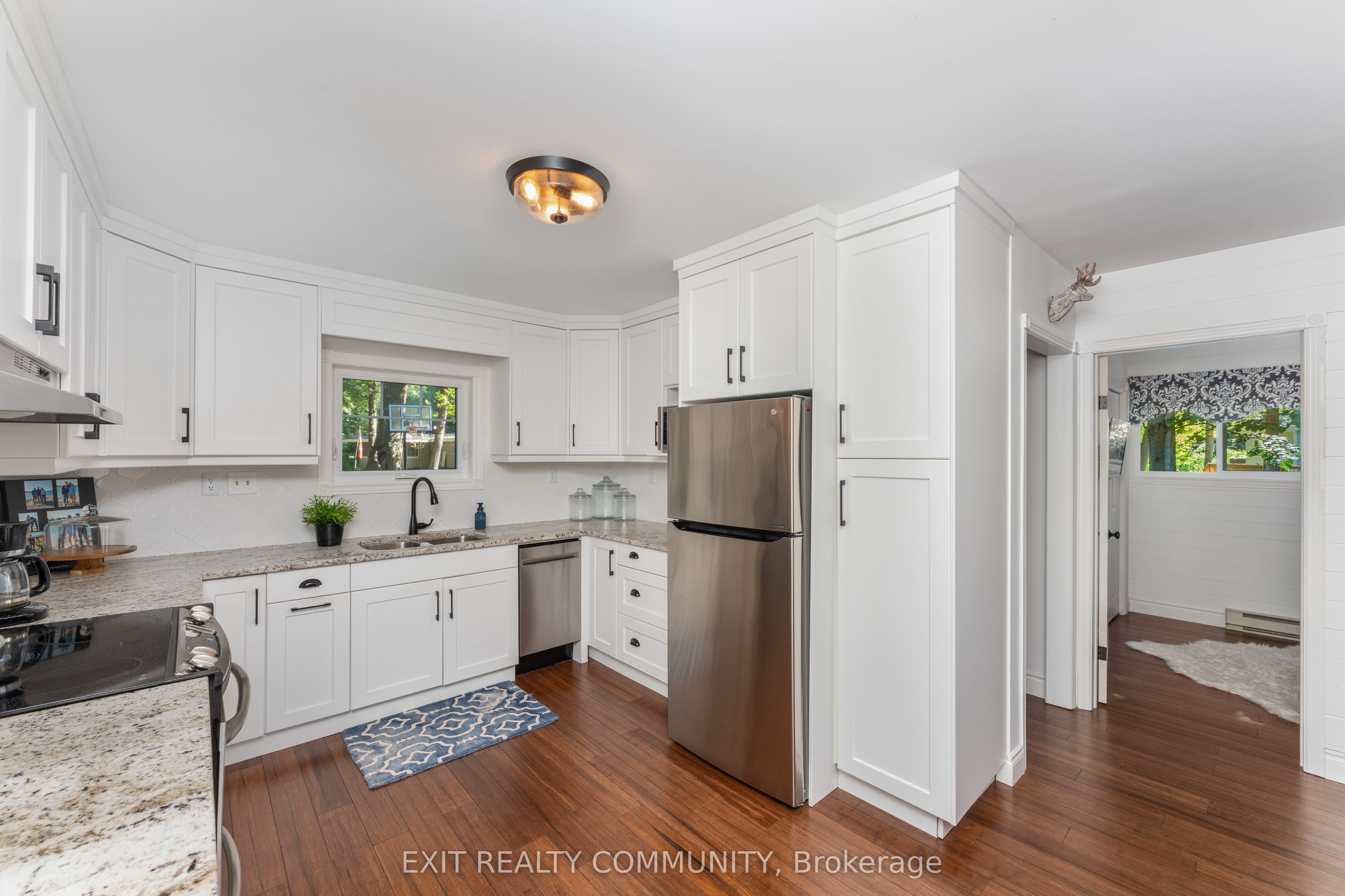 9871 Phoebe Lane N Property Photo 6