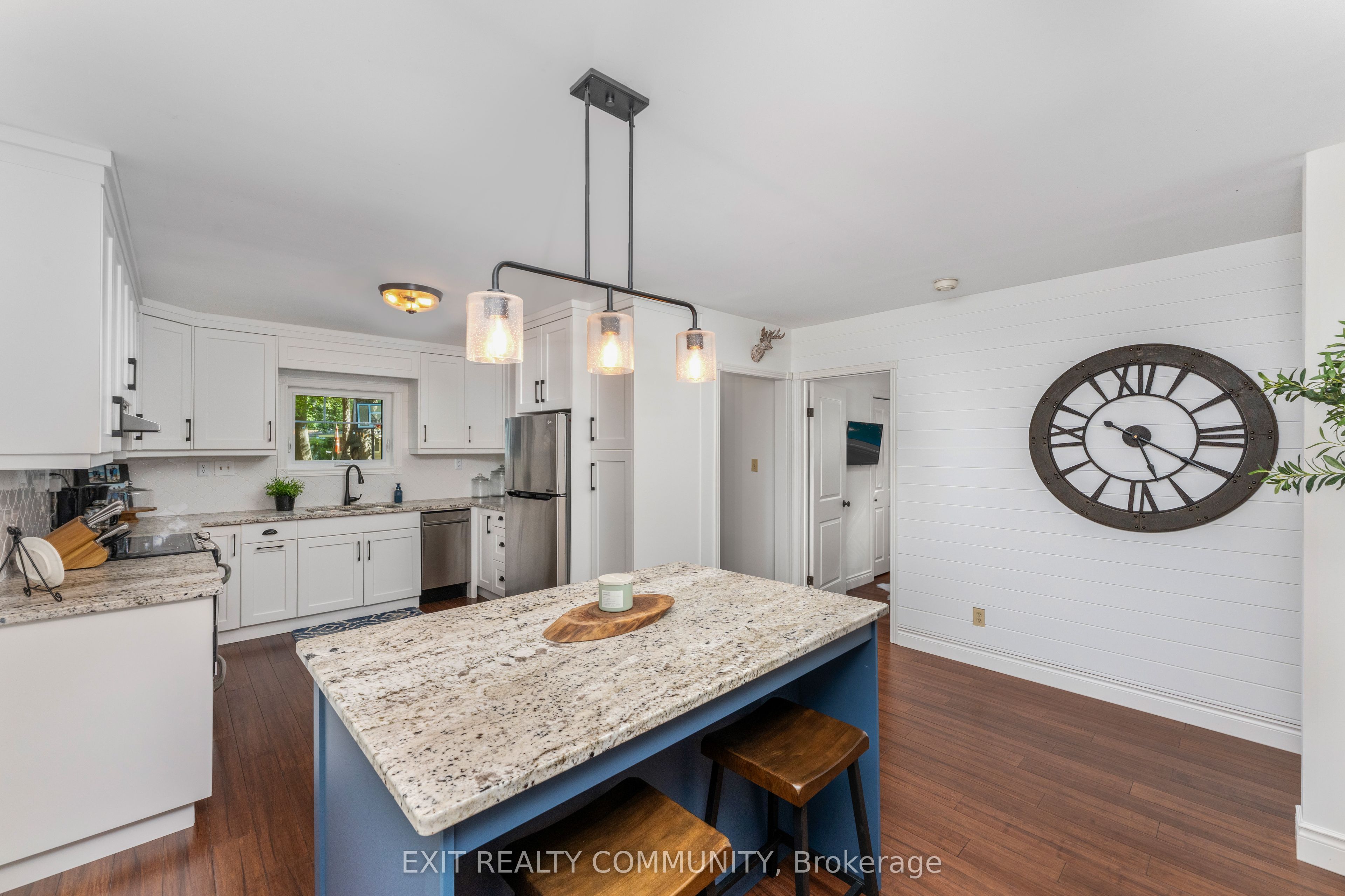9871 Phoebe Lane N Property Photo 7