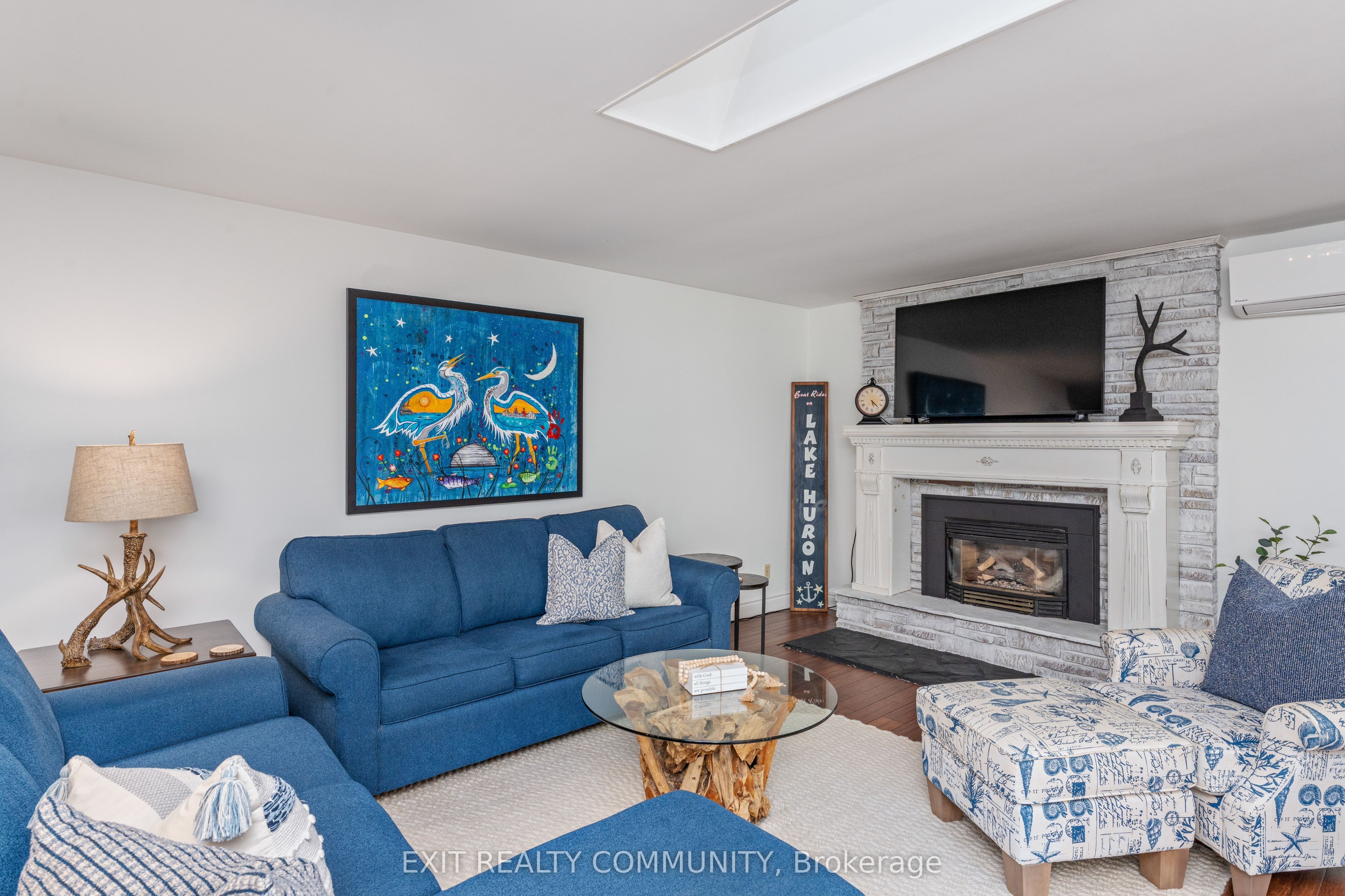 9871 Phoebe Lane N Property Photo 11