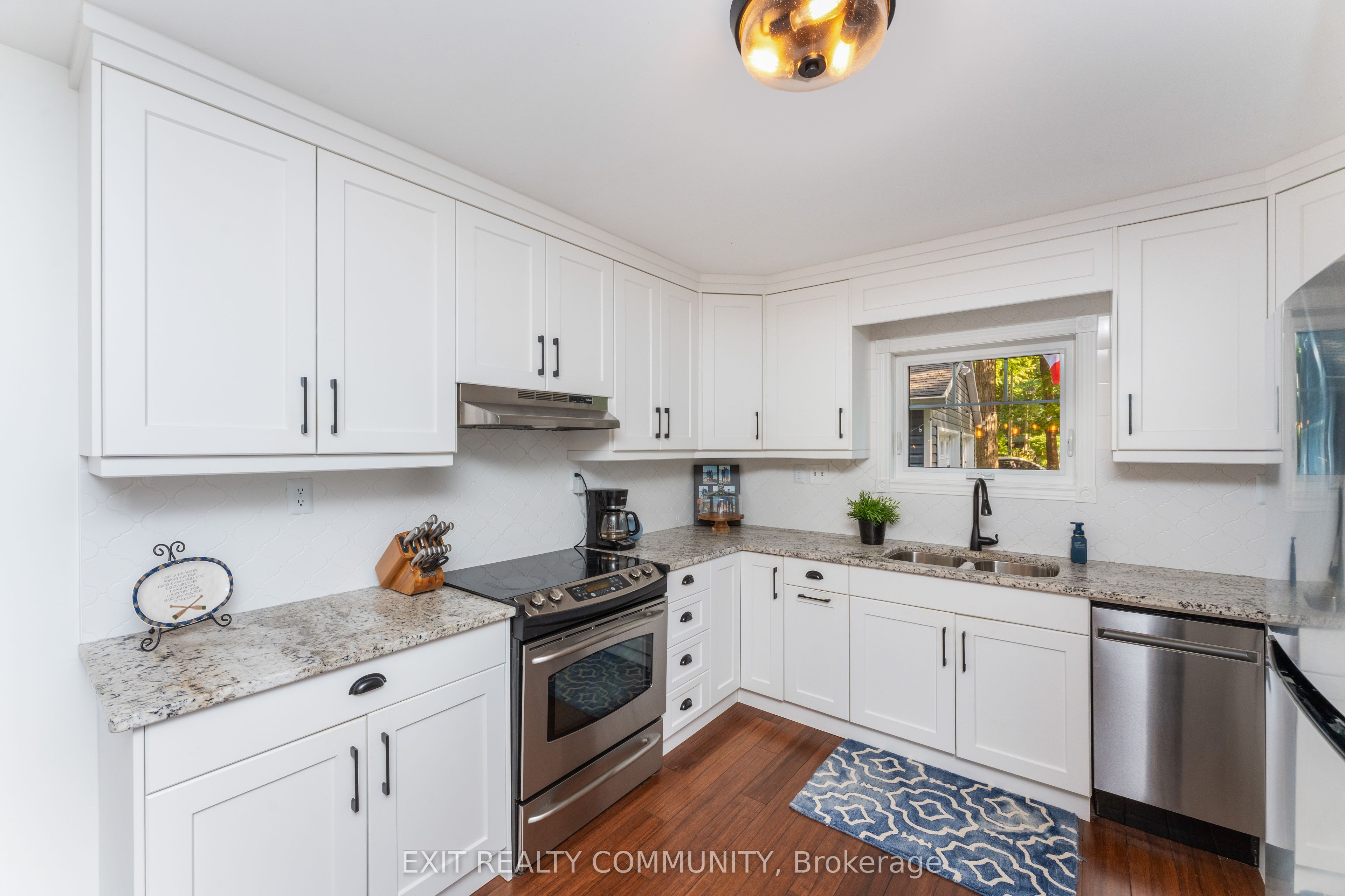 9871 Phoebe Lane N Property Photo 15