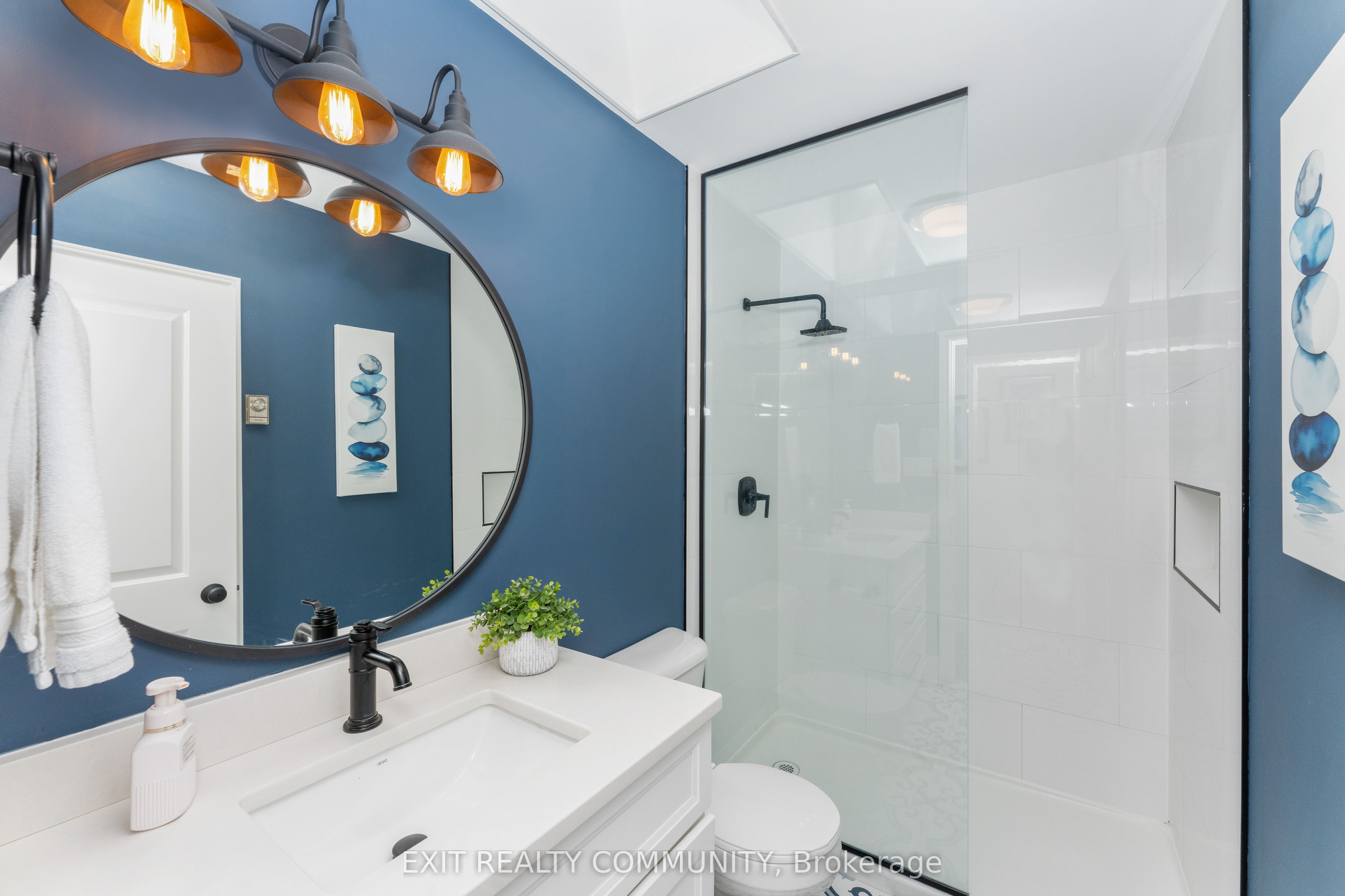 9871 Phoebe Lane N Property Photo 16