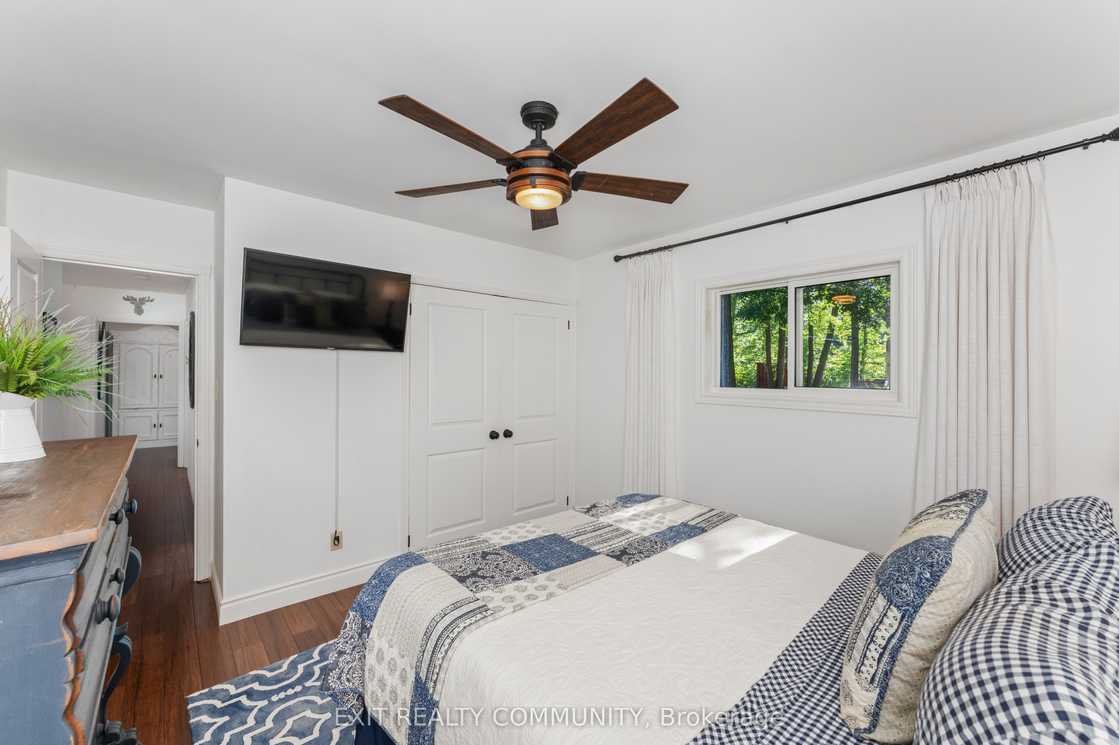 9871 Phoebe Lane N Property Photo 18