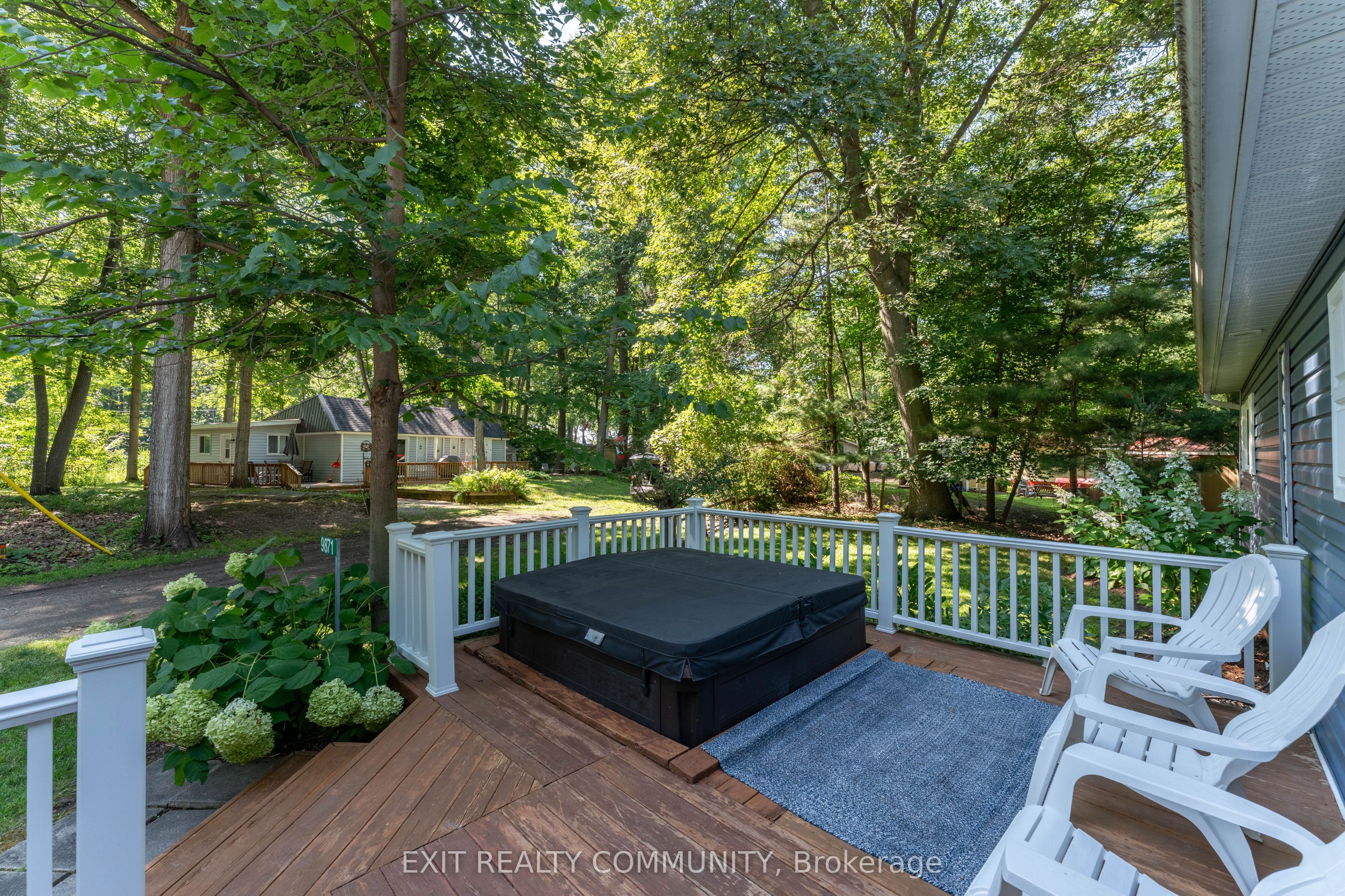 9871 Phoebe Lane N Property Photo 20