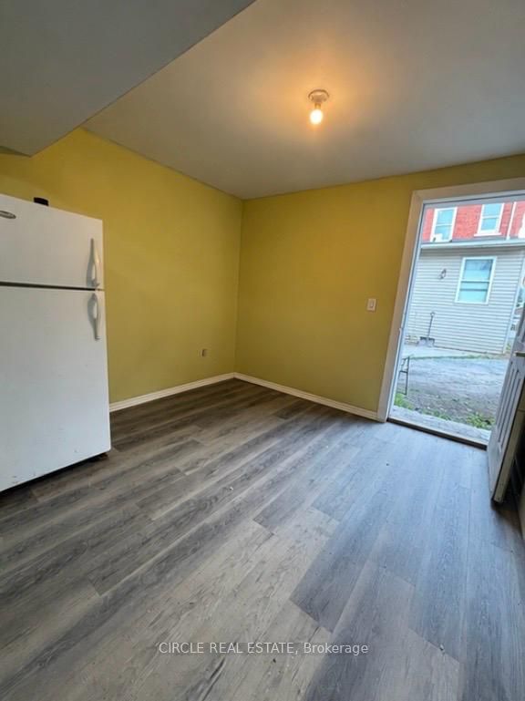 277 Niagara Street W Property Photo 24