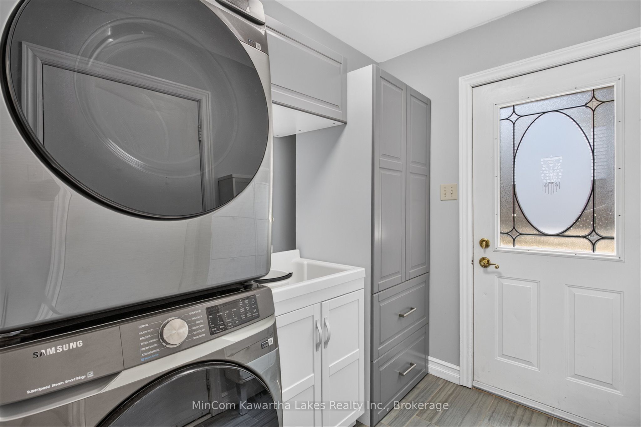 1947 Parkwood Circle Property Photo 6