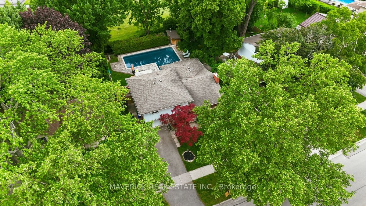 653 Viscount Road Property Photo 2