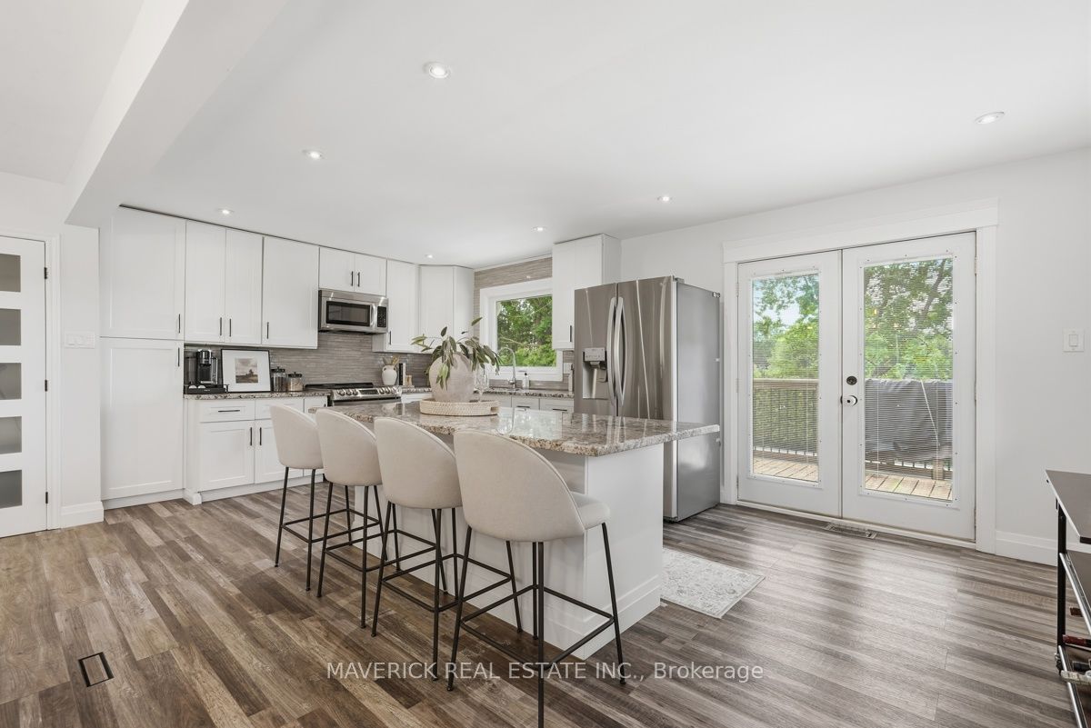 653 Viscount Road Property Photo 11