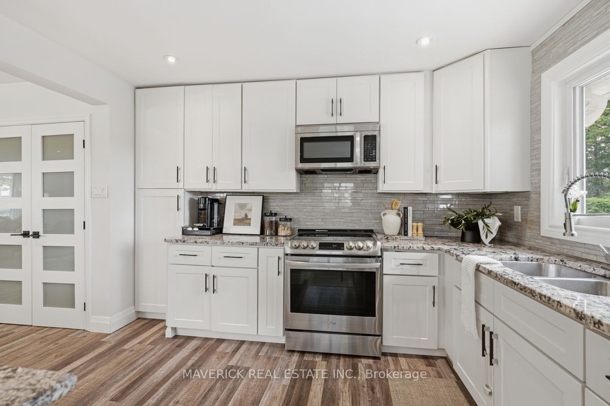 653 Viscount Road Property Photo 12