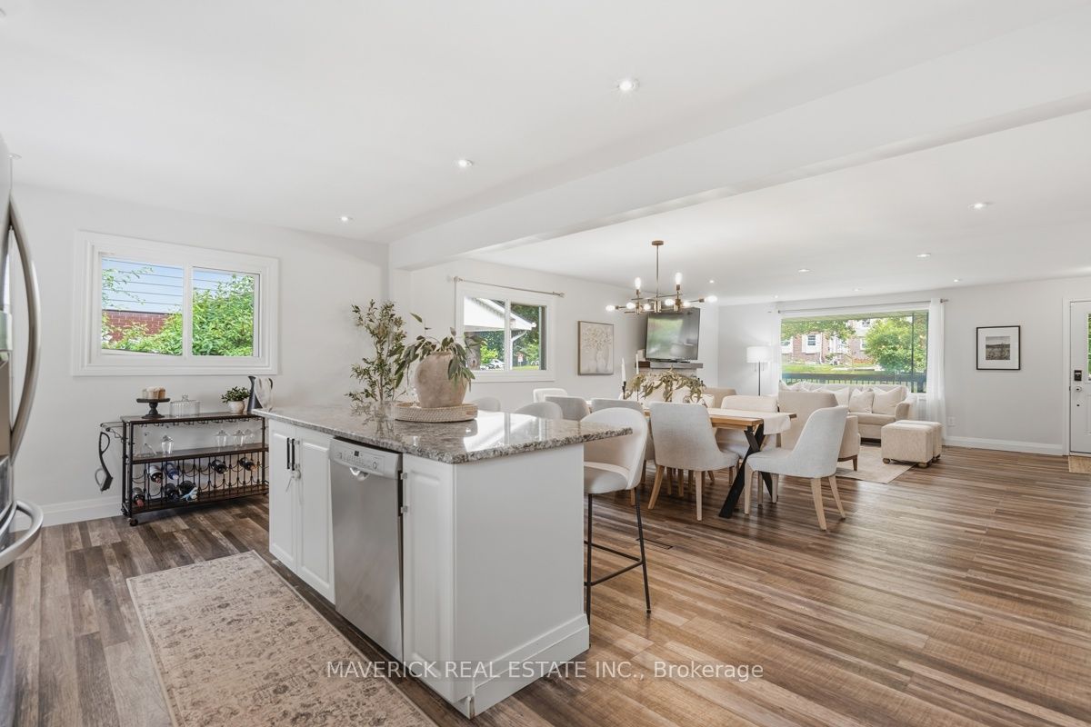 653 Viscount Road Property Photo 14