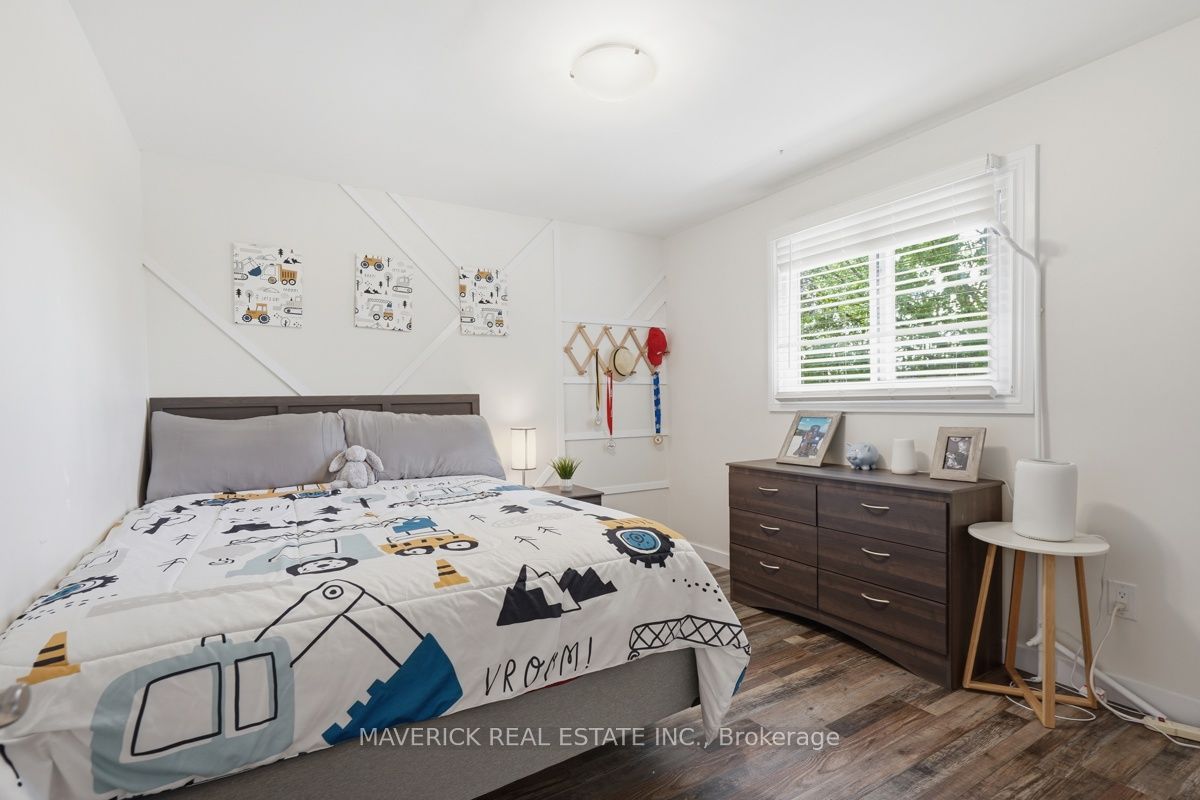 653 Viscount Road Property Photo 24