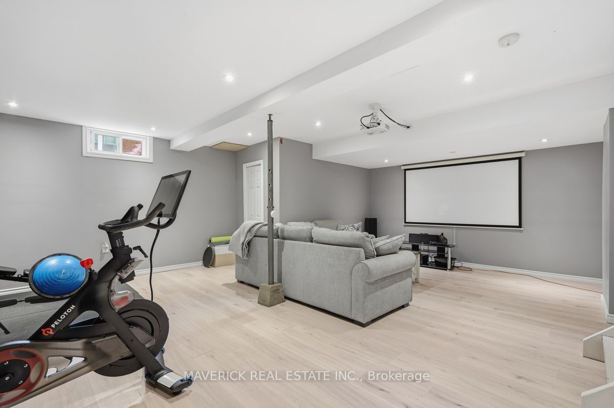 653 Viscount Road Property Photo 34