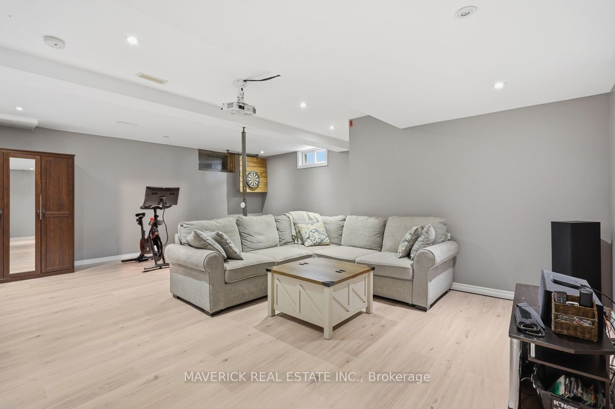 653 Viscount Road Property Photo 35