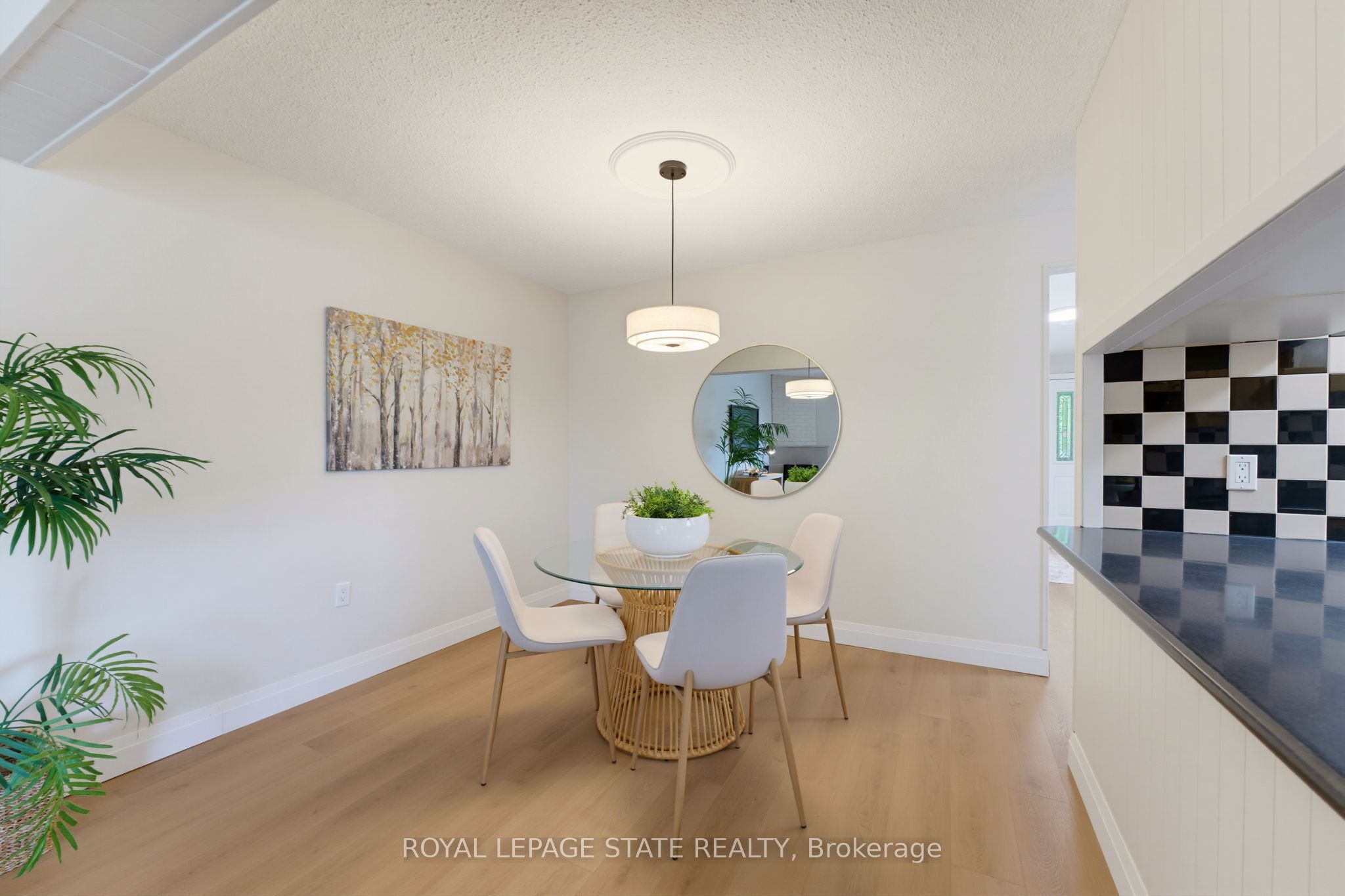 32 Silvervine Drive Property Photo 6