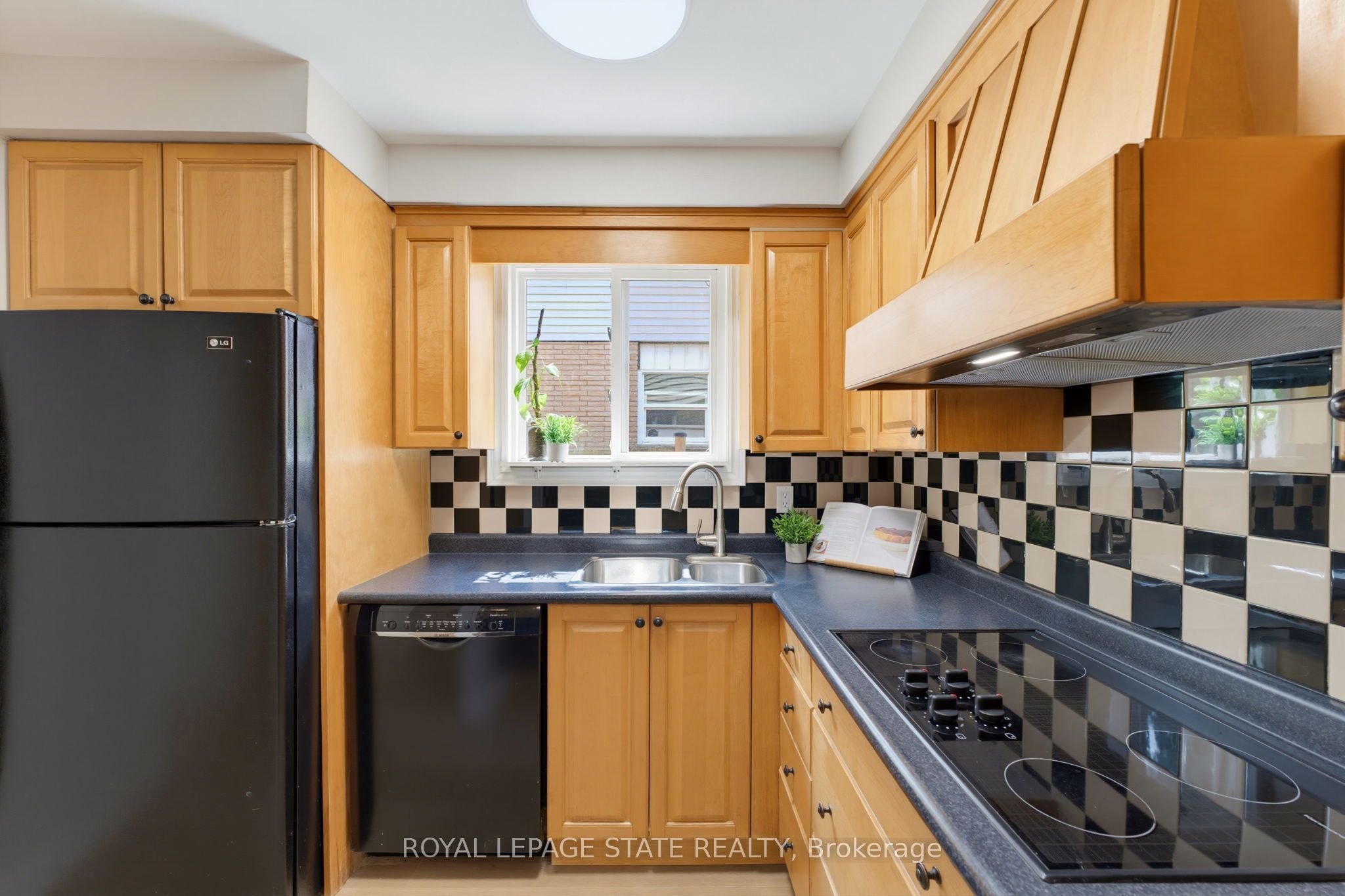32 Silvervine Drive Property Photo 7