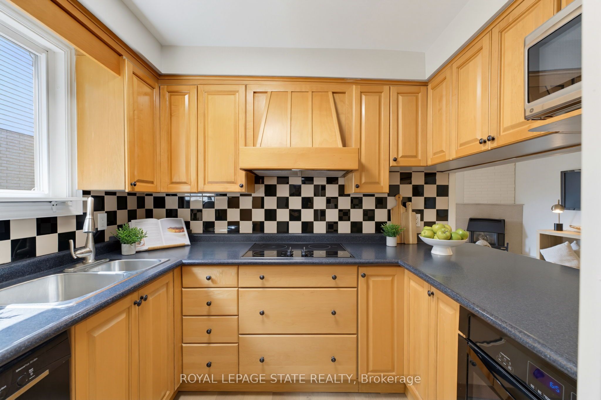 32 Silvervine Drive Property Photo 8