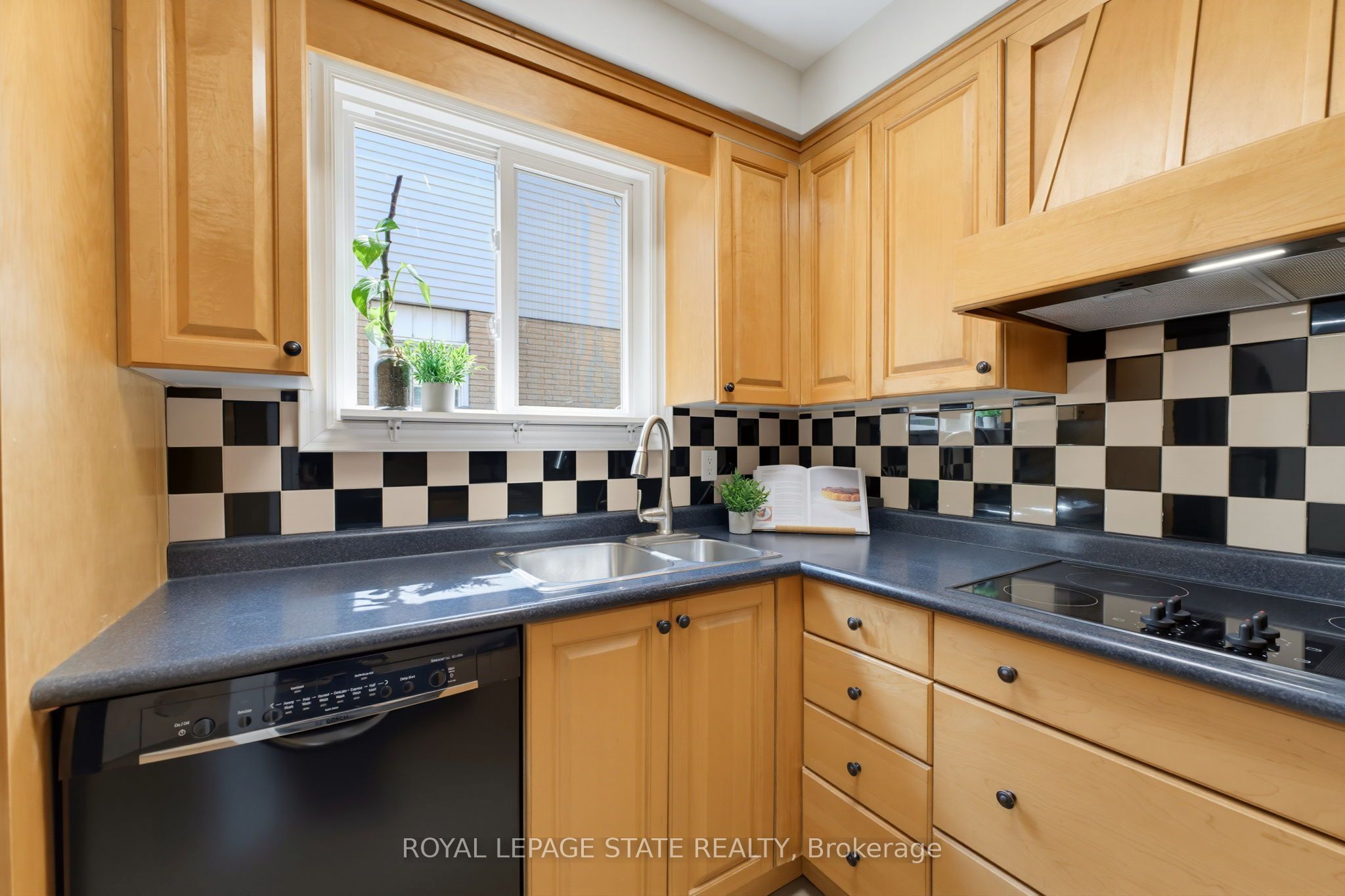 32 Silvervine Drive Property Photo 9
