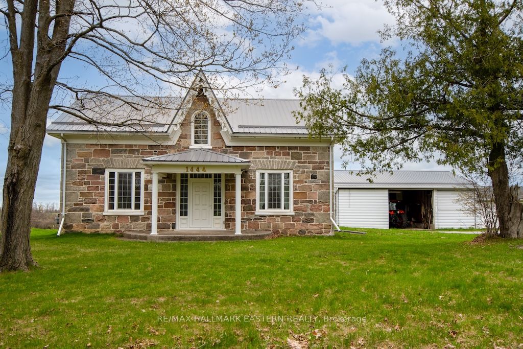 1444 5th Line Property Photo 1
