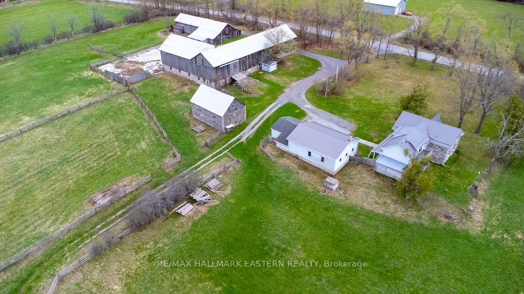 1444 5th Line Property Photo 3