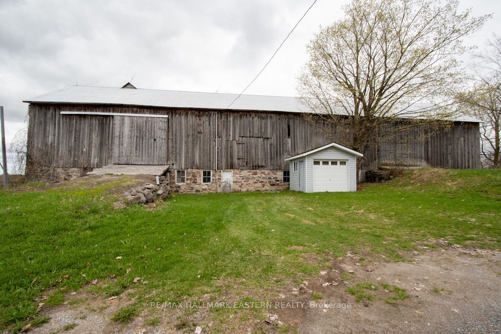 1444 5th Line Property Photo 5