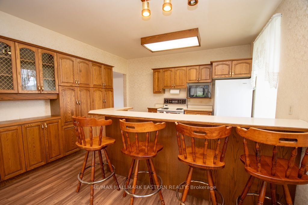 1444 5th Line Property Photo 12