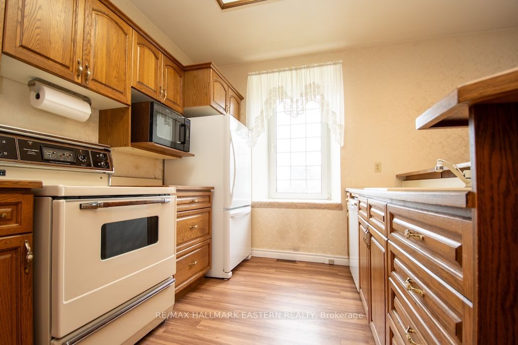 1444 5th Line Property Photo 14