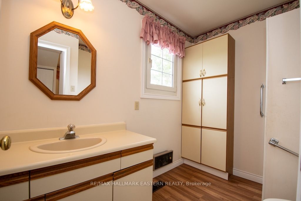 1444 5th Line Property Photo 18