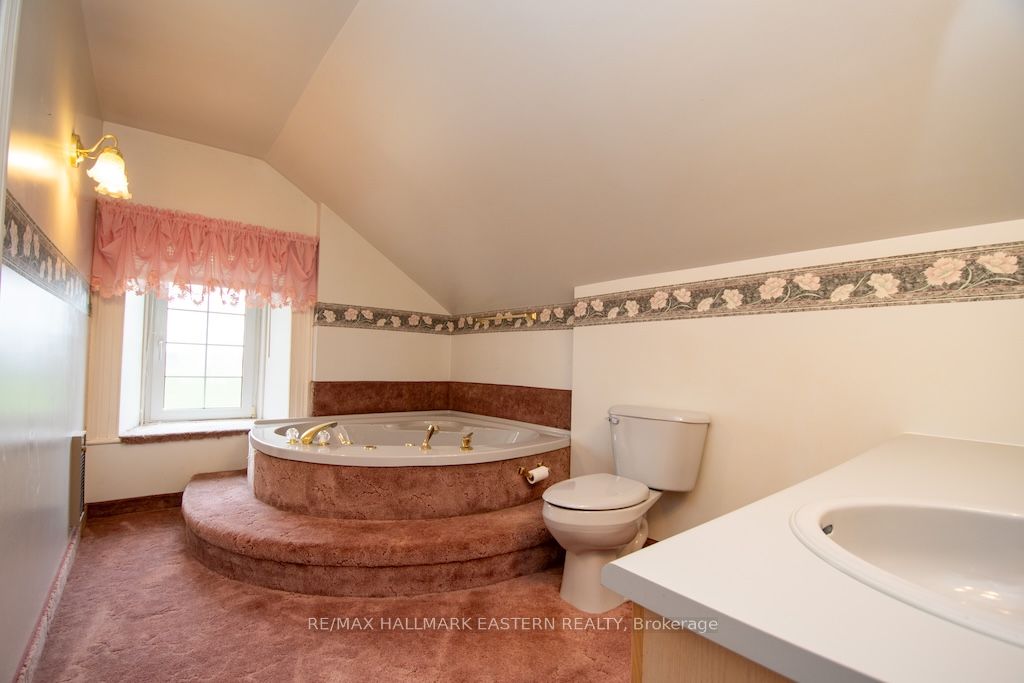 1444 5th Line Property Photo 23