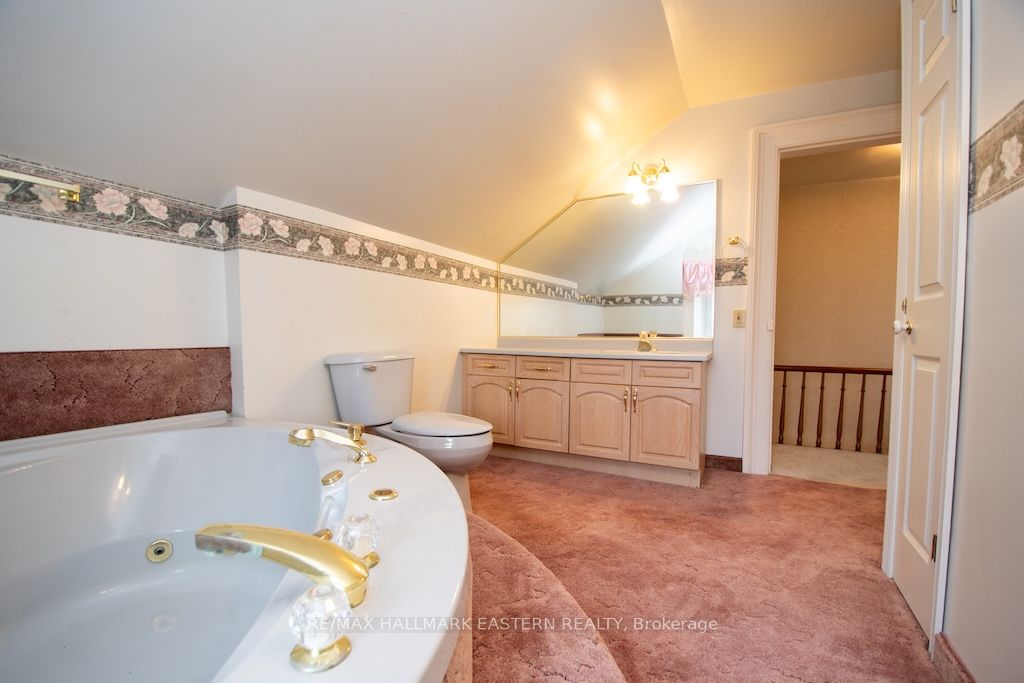 1444 5th Line Property Photo 24