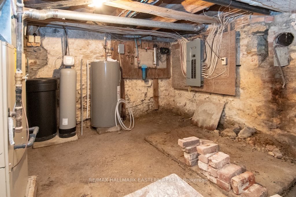 1444 5th Line Property Photo 29