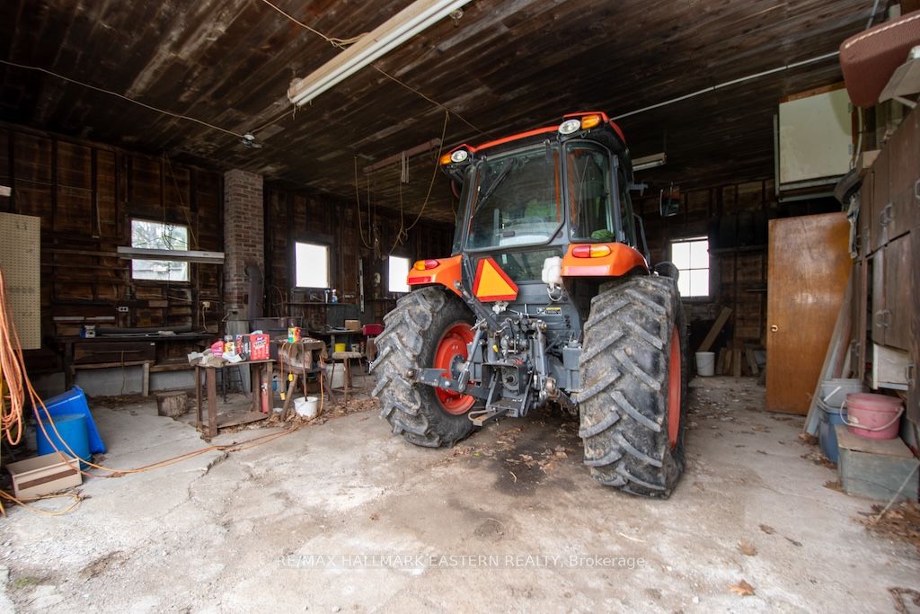 1444 5th Line Property Photo 31