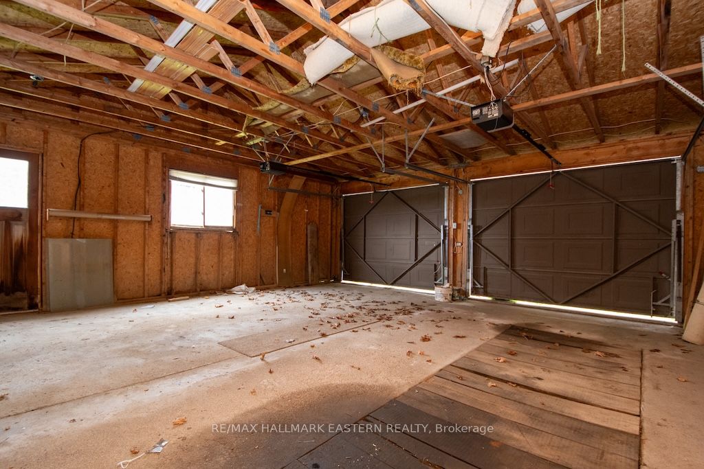 1444 5th Line Property Photo 33