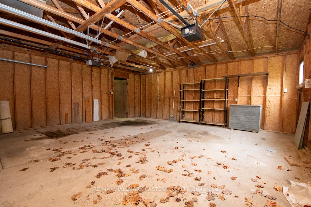 1444 5th Line Property Photo 34