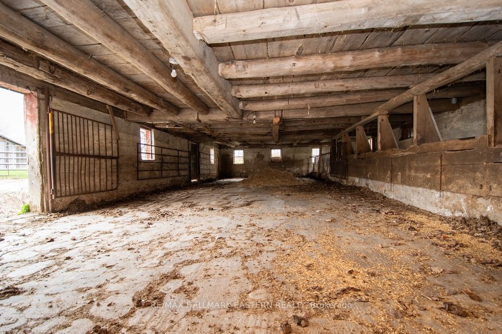 1444 5th Line Property Photo 36