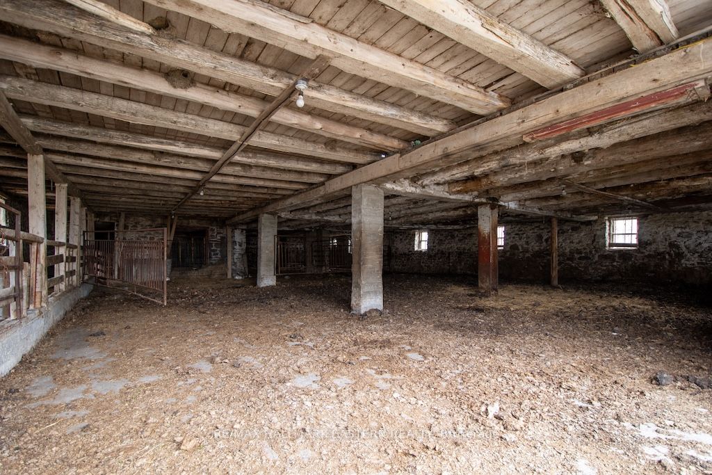 1444 5th Line Property Photo 37
