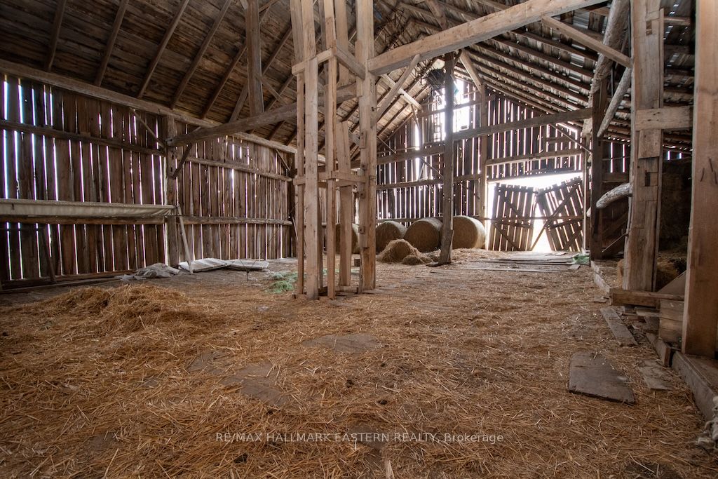 1444 5th Line Property Photo 42