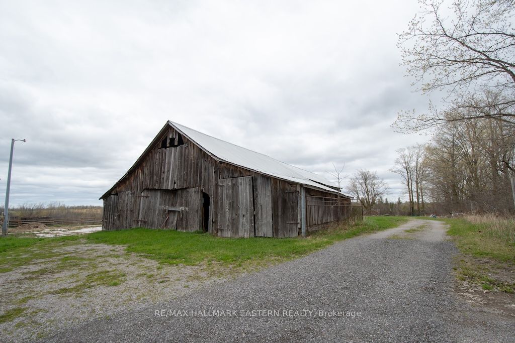 1444 5th Line Property Photo 44